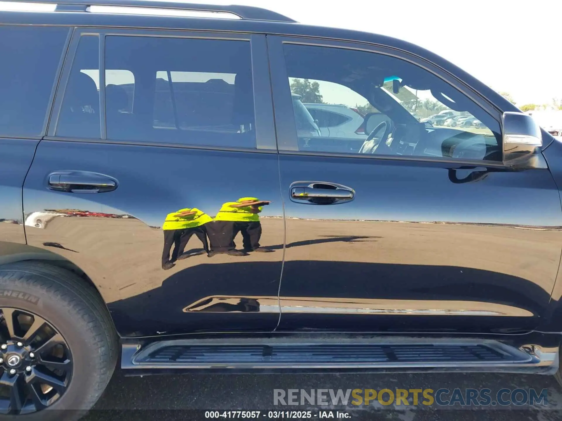 14 Photograph of a damaged car JTJKM7BX9N5311062 LEXUS GX 460 2022