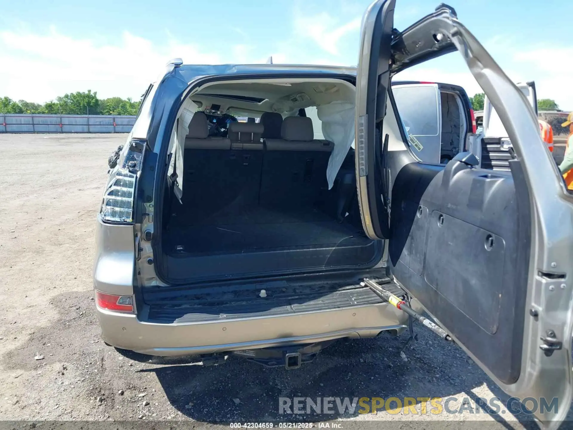 12 Фотография поврежденного автомобиля JTJAM7BX9P5355304 LEXUS GX 460 2023