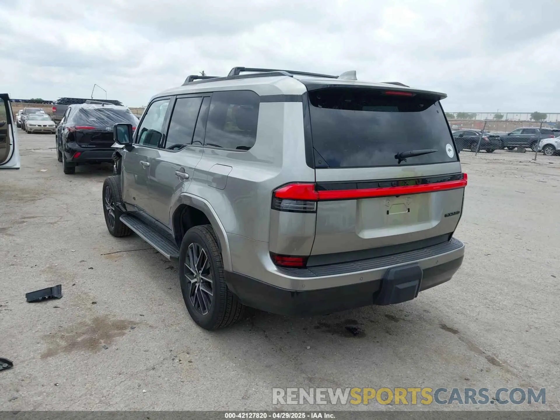 3 Фотография поврежденного автомобиля JTJTBCDX1R5019928 LEXUS GX 550 2024