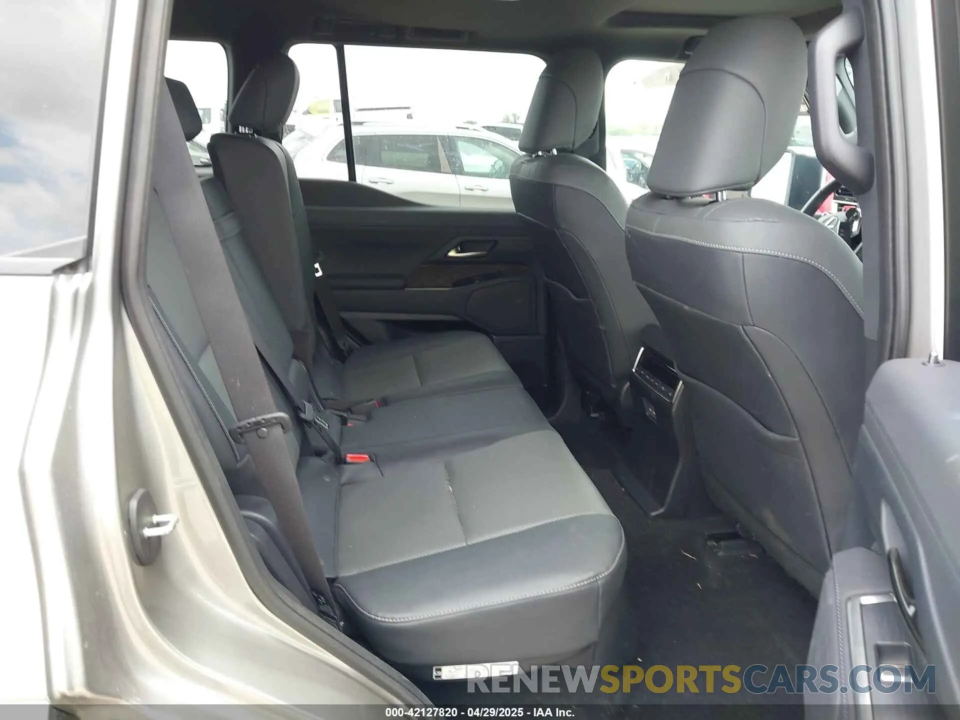 8 Фотография поврежденного автомобиля JTJTBCDX1R5019928 LEXUS GX 550 2024