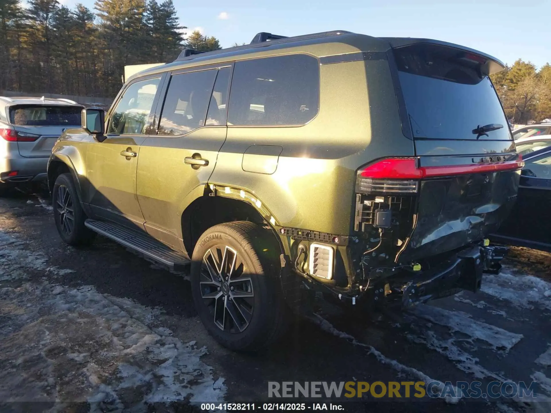 3 Фотография поврежденного автомобиля JTJTBCDX2R5021090 LEXUS GX 550 2024