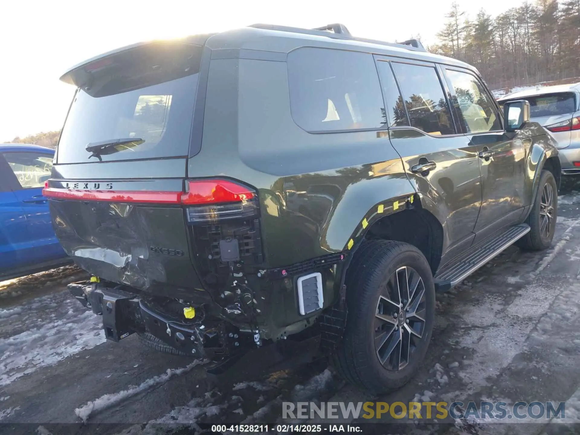 4 Фотография поврежденного автомобиля JTJTBCDX2R5021090 LEXUS GX 550 2024