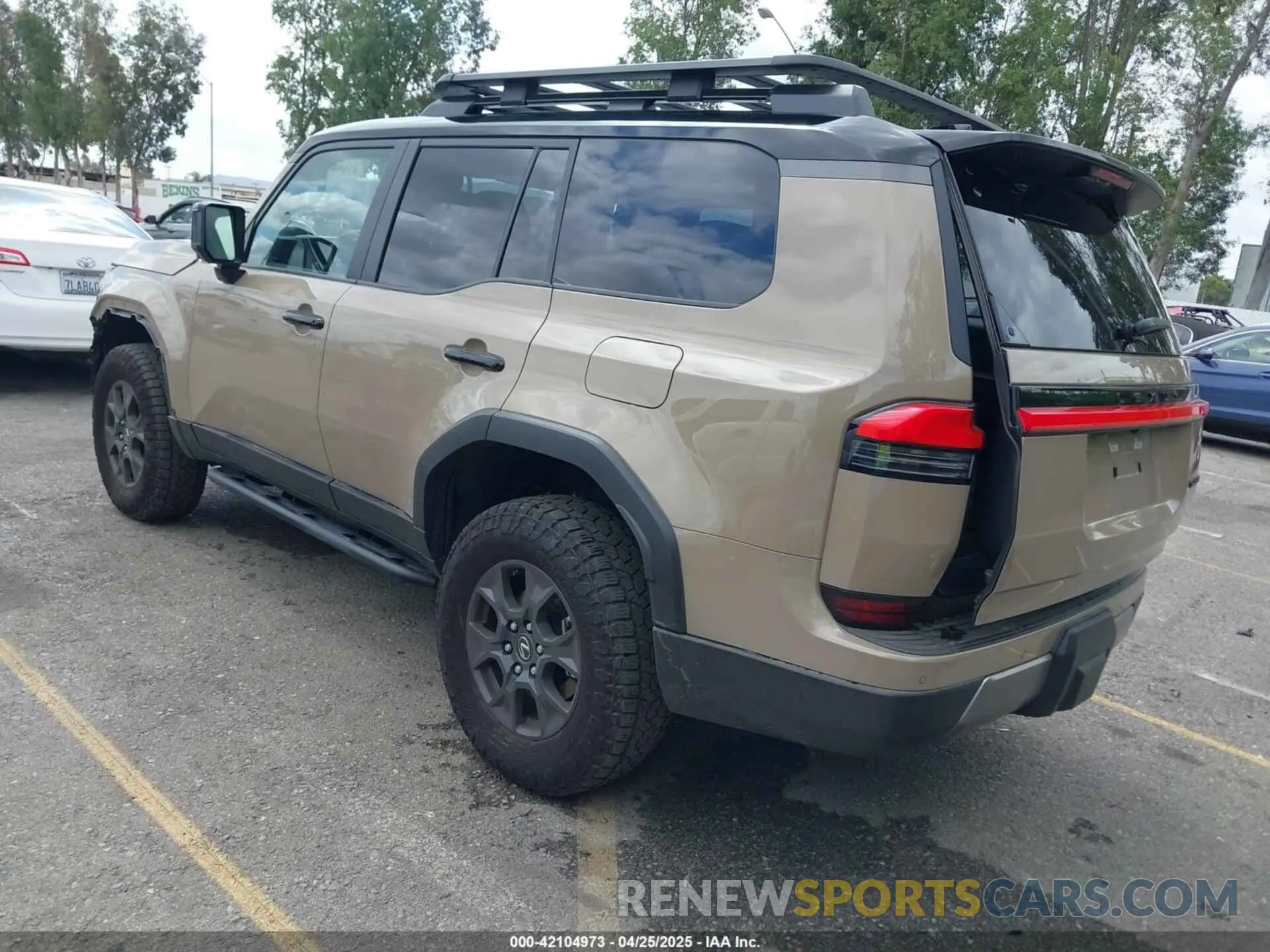 3 Фотография поврежденного автомобиля JTJTBCDX3R5022345 LEXUS GX 550 2024