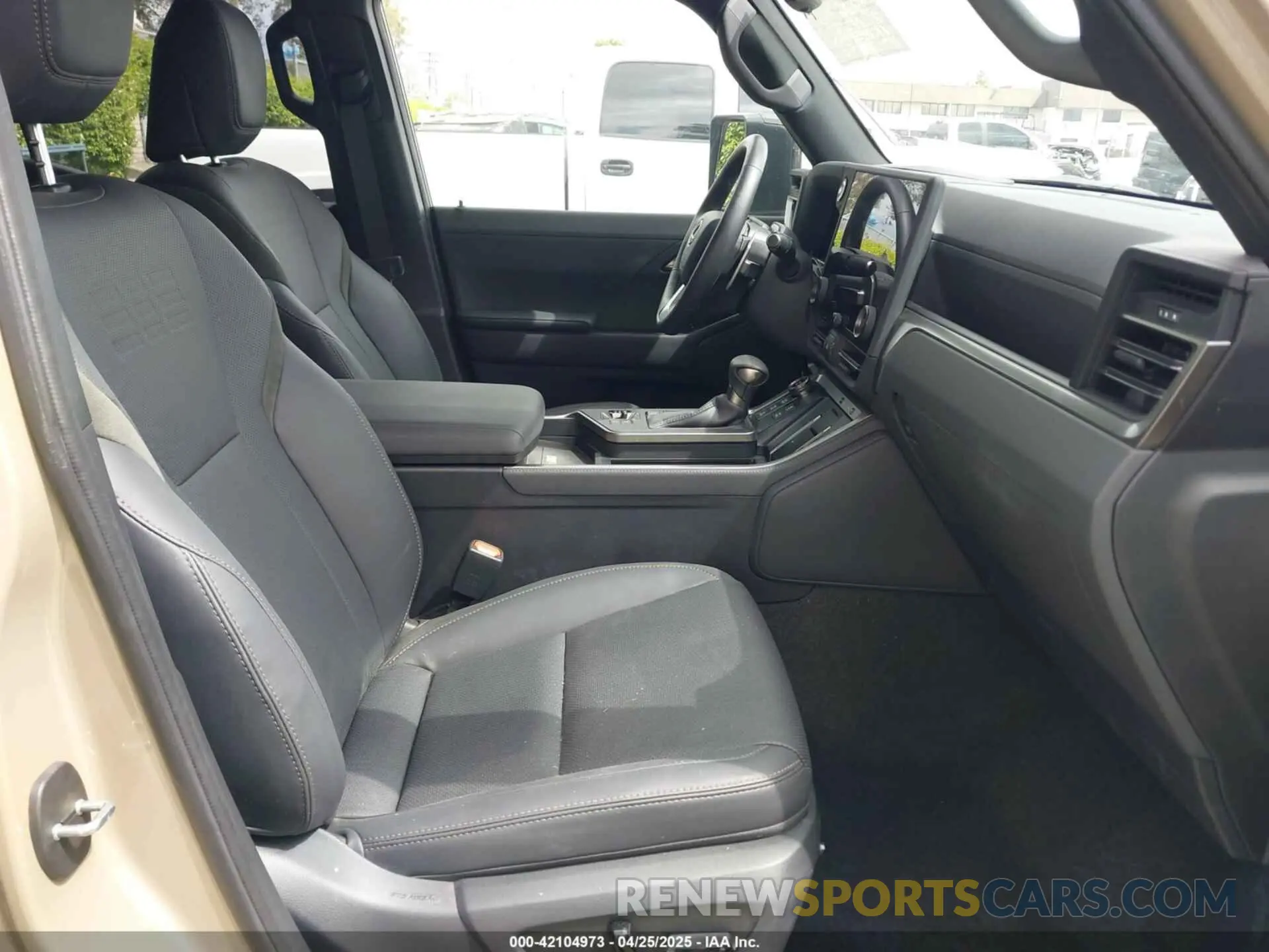 5 Фотография поврежденного автомобиля JTJTBCDX3R5022345 LEXUS GX 550 2024
