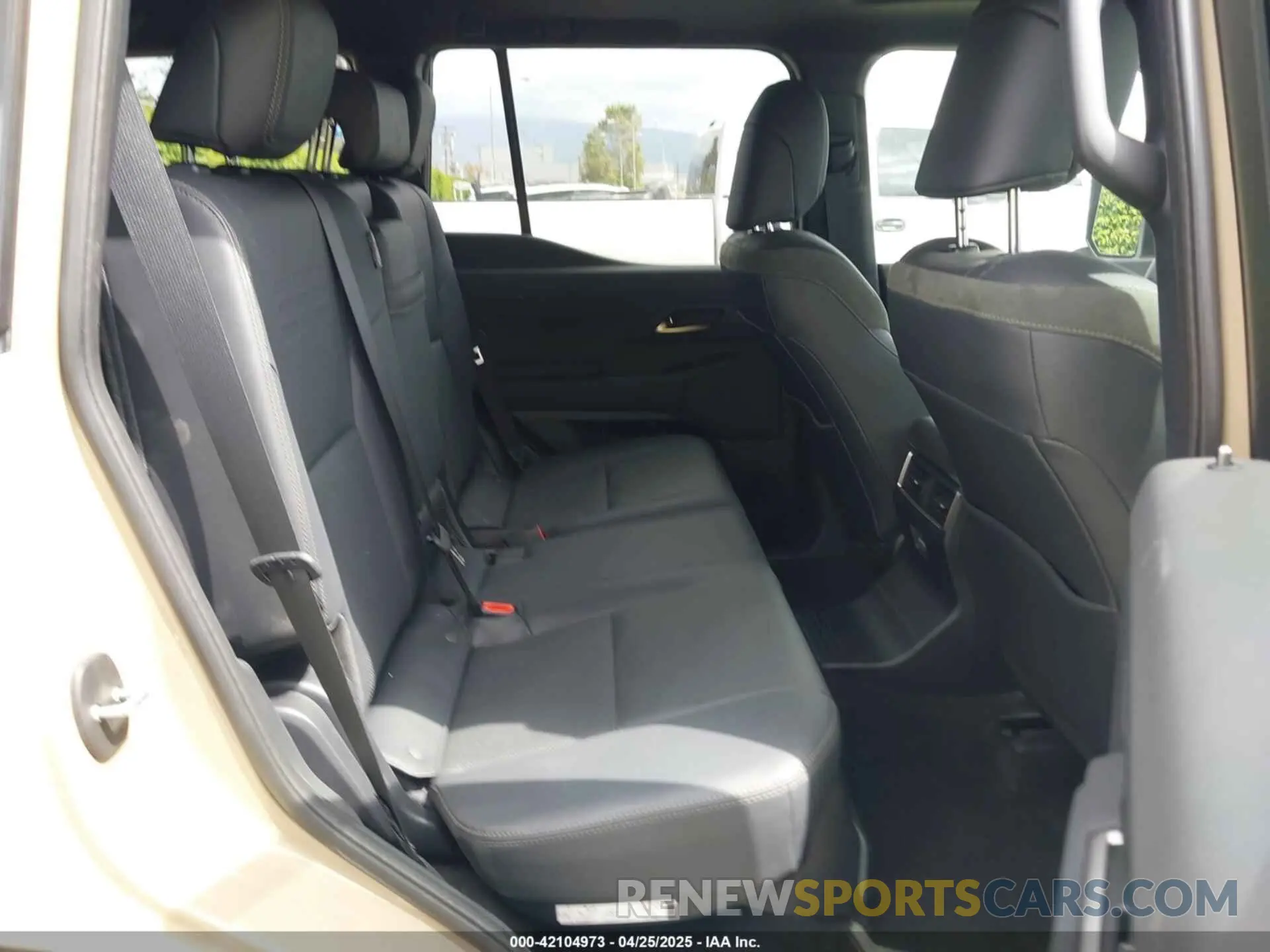 8 Фотография поврежденного автомобиля JTJTBCDX3R5022345 LEXUS GX 550 2024