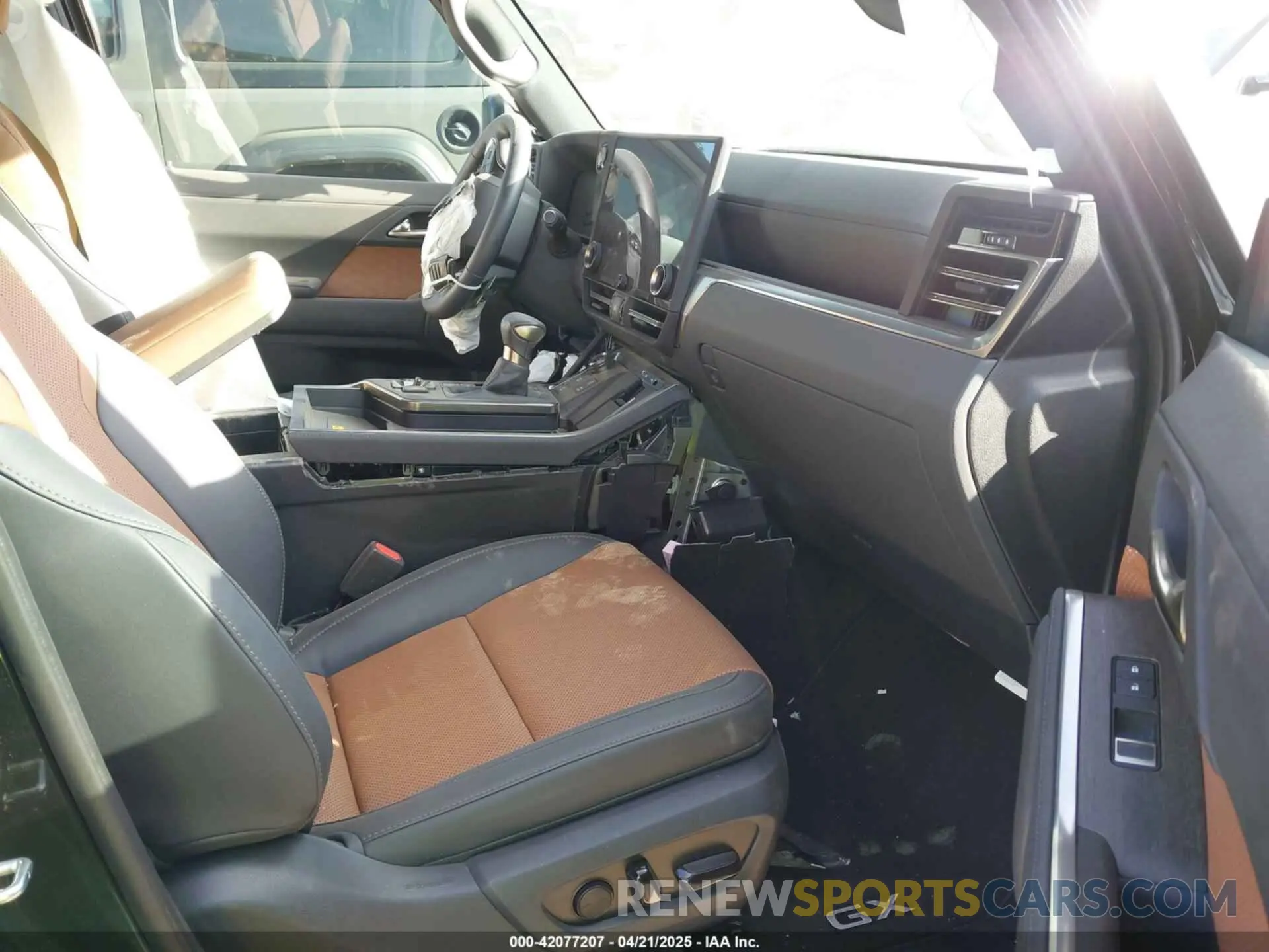 5 Фотография поврежденного автомобиля JTJTBCDX5R5023870 LEXUS GX 550 2024