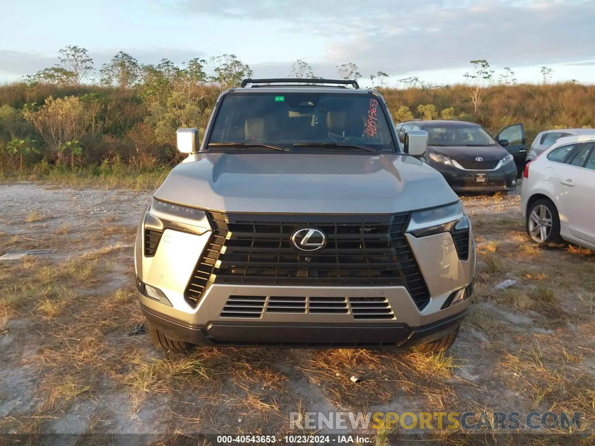12 Фотография поврежденного автомобиля JTJVBCDX5R5015549 LEXUS GX 550 2024