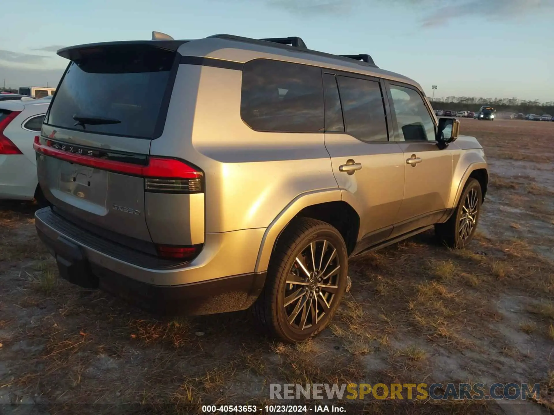 4 Фотография поврежденного автомобиля JTJVBCDX5R5015549 LEXUS GX 550 2024
