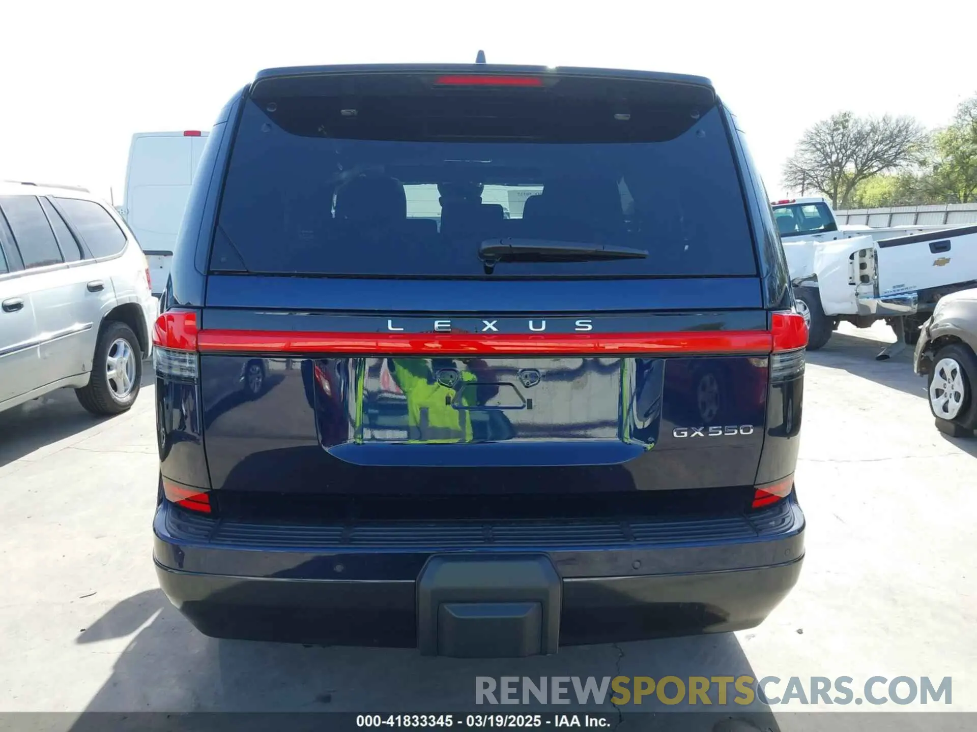17 Фотография поврежденного автомобиля JTJVBCDX7R5009977 LEXUS GX 550 2024