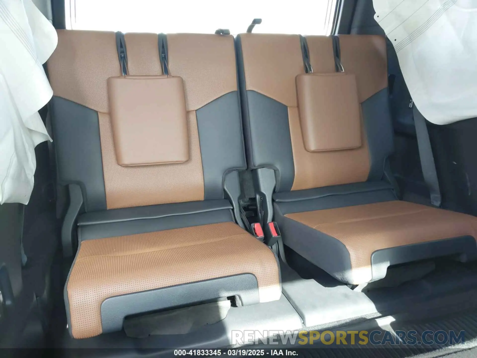 18 Фотография поврежденного автомобиля JTJVBCDX7R5009977 LEXUS GX 550 2024