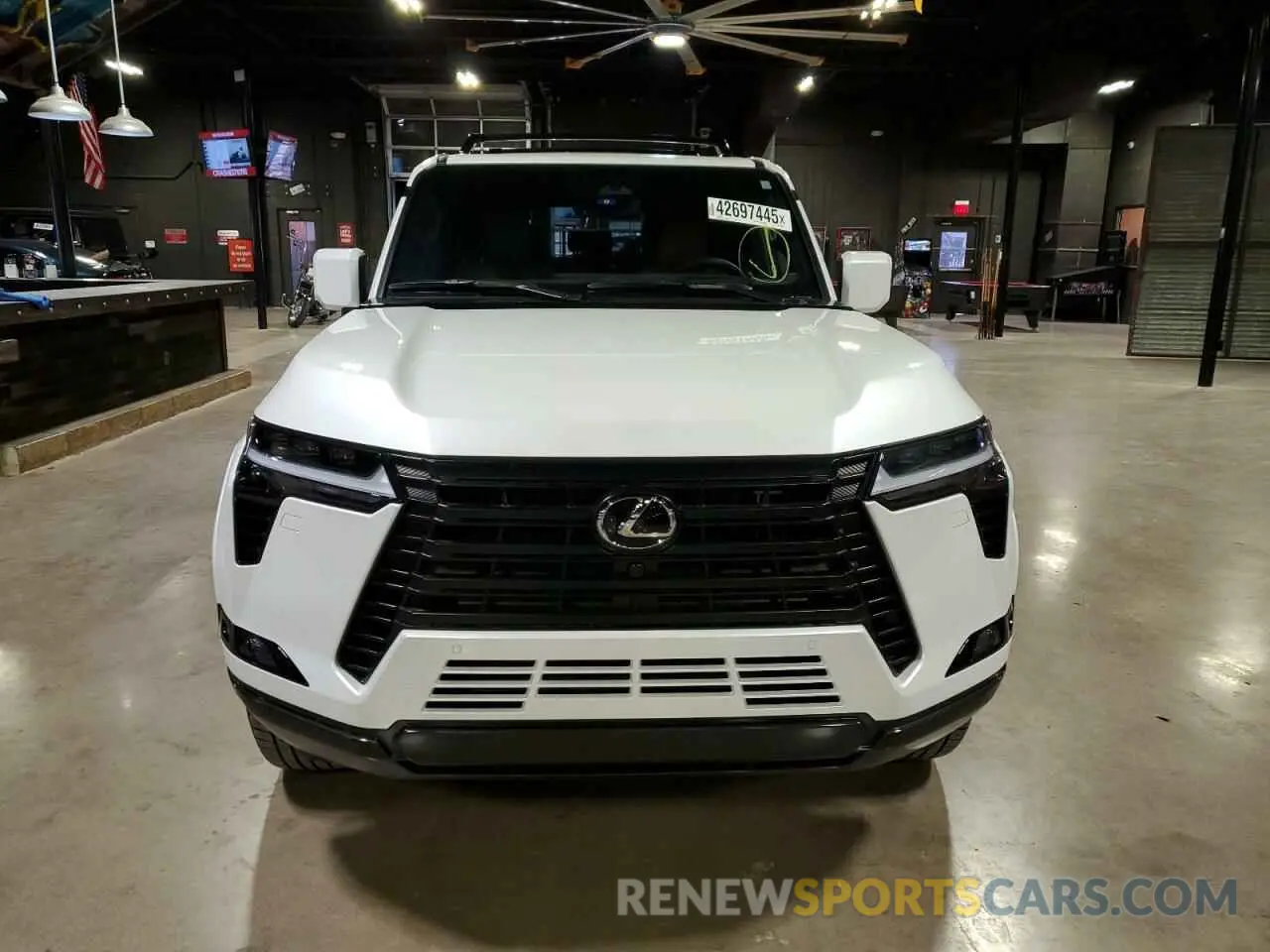 2 Фотография поврежденного автомобиля JTJVBCDX6R5022512 LEXUS GX 550 LUX 2024