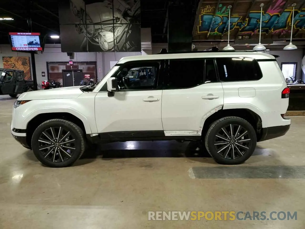 3 Фотография поврежденного автомобиля JTJVBCDX6R5022512 LEXUS GX 550 LUX 2024