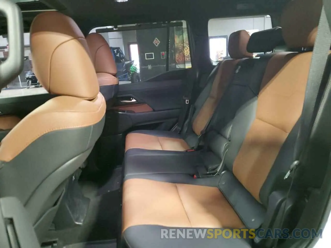 8 Фотография поврежденного автомобиля JTJVBCDX6R5022512 LEXUS GX 550 LUX 2024