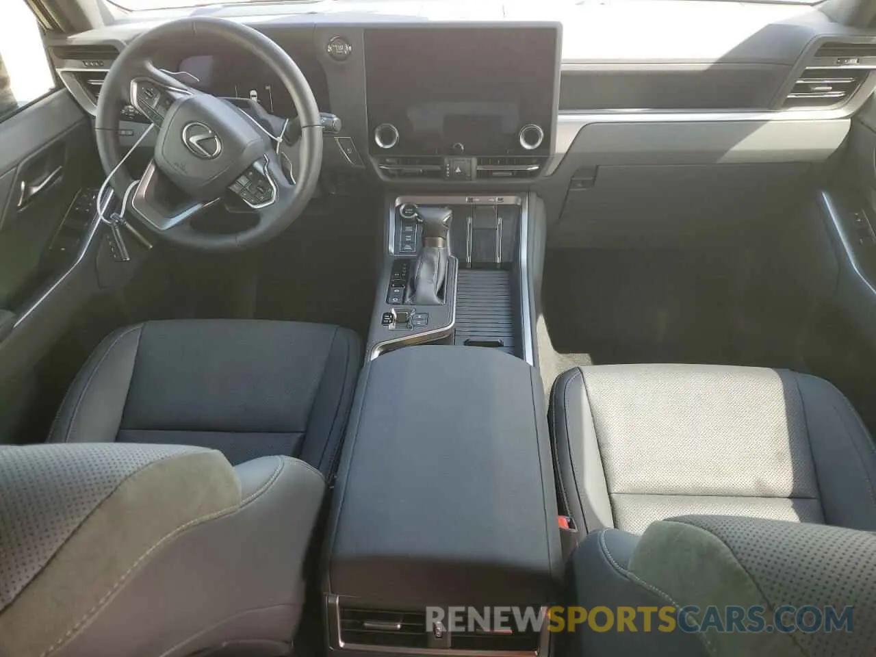 8 Фотография поврежденного автомобиля JTJTBCDX2R5015693 LEXUS GX 550 PRE 2024