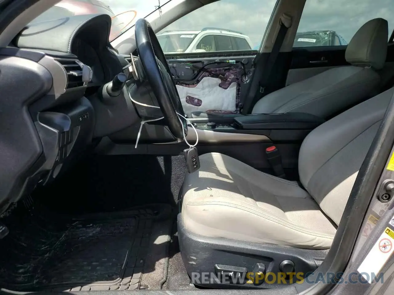 7 Фотография поврежденного автомобиля JTHBE1D24E5004069 LEXUS IS 2014