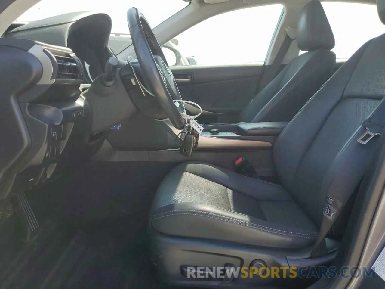 7 Фотография поврежденного автомобиля JTHBA1D22K5084267 LEXUS IS 2019