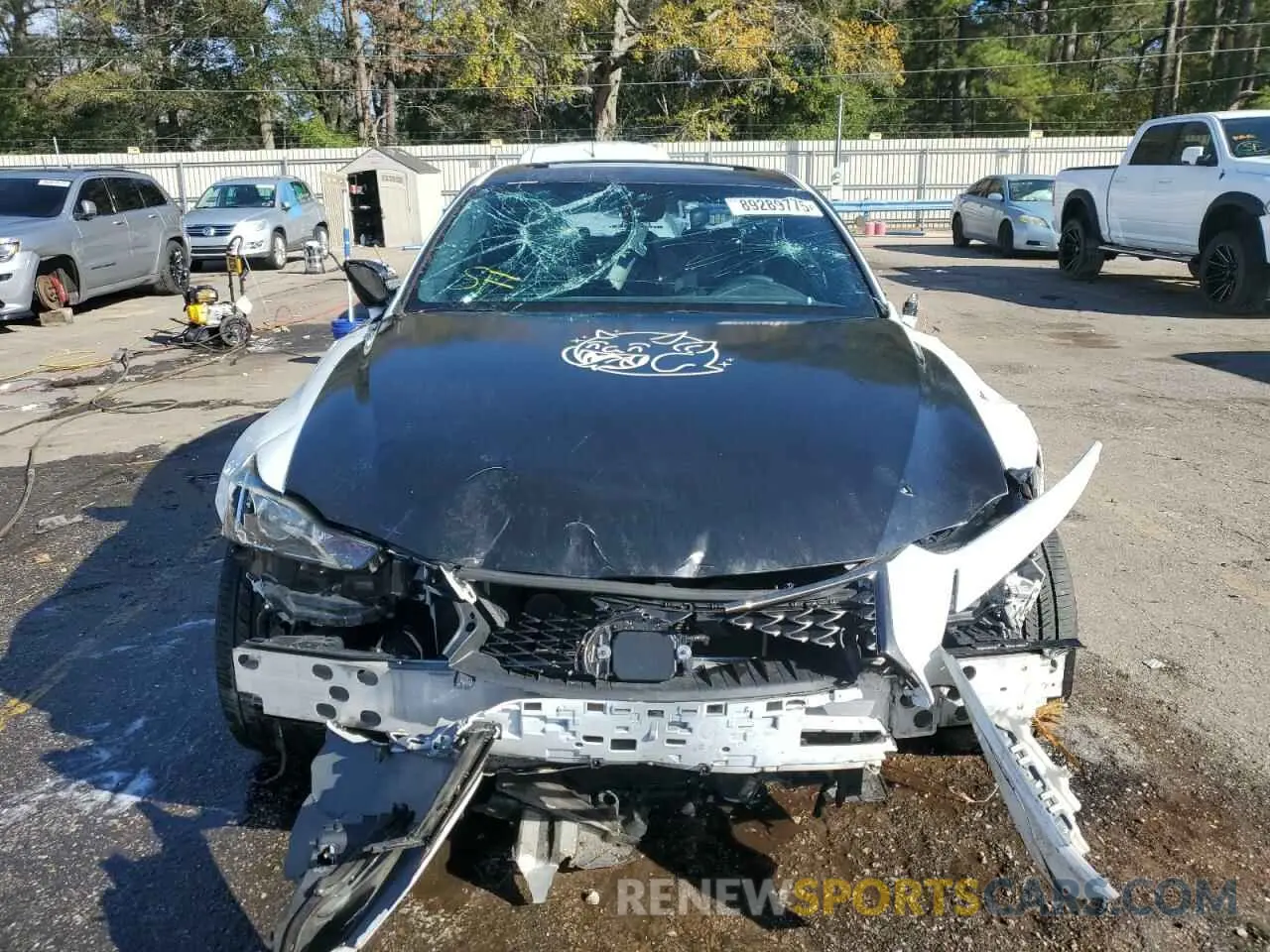 5 Фотография поврежденного автомобиля JTHBA1D22K5085872 LEXUS IS 2019