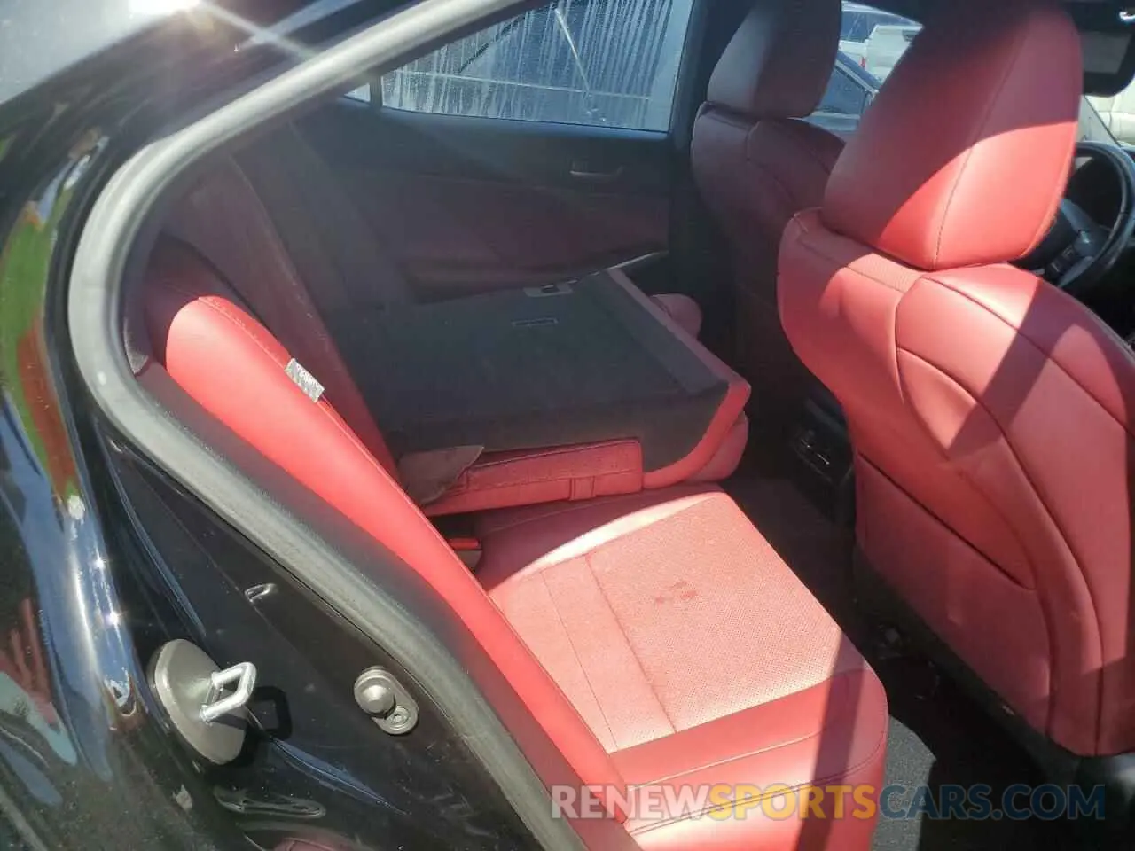 10 Photograph of a damaged car JTHBA1D22K5095561 LEXUS IS 2019