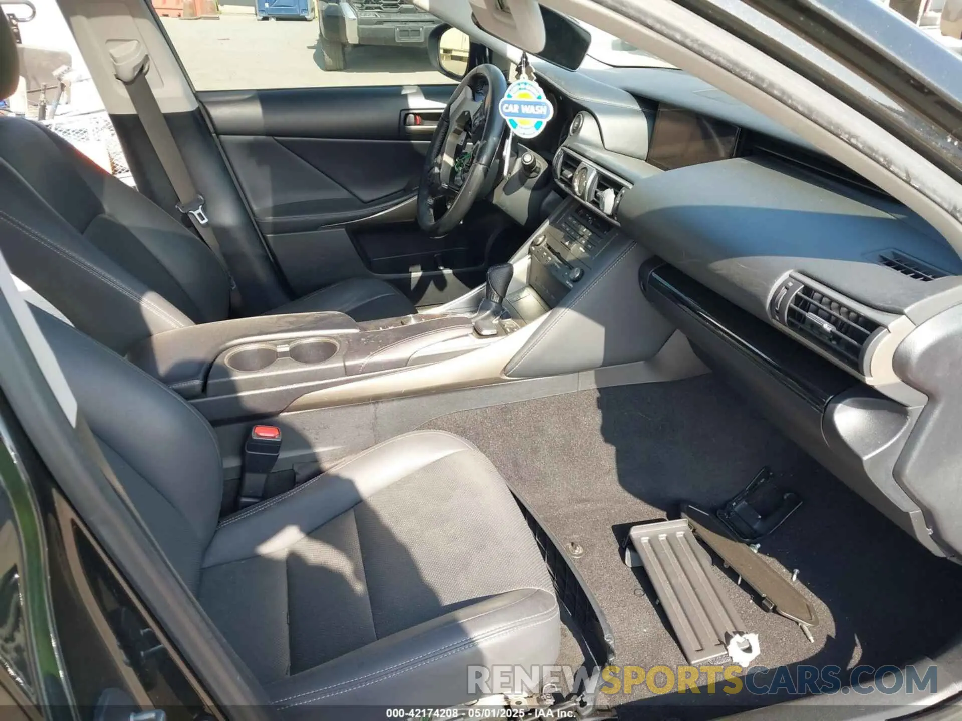 5 Фотография поврежденного автомобиля JTHBA1D24K5097117 LEXUS IS 2019