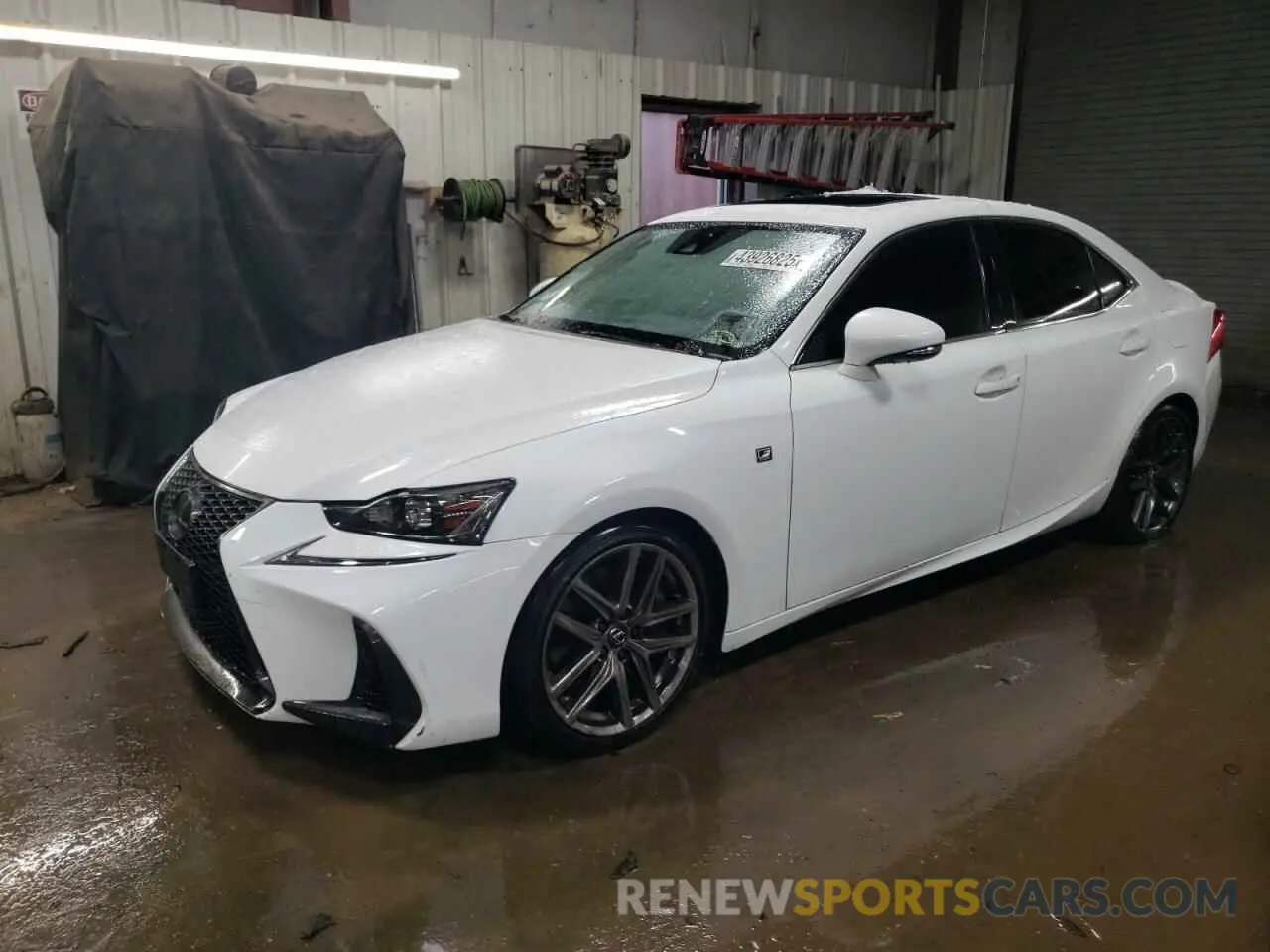 1 Фотография поврежденного автомобиля JTHC81D28K5037583 LEXUS IS 2019