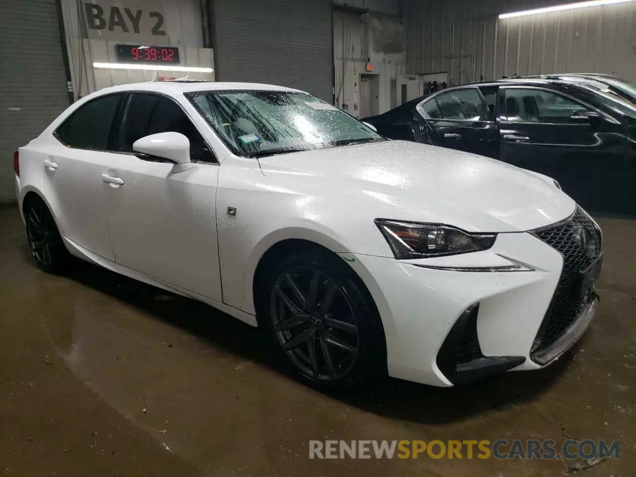 4 Фотография поврежденного автомобиля JTHC81D28K5037583 LEXUS IS 2019