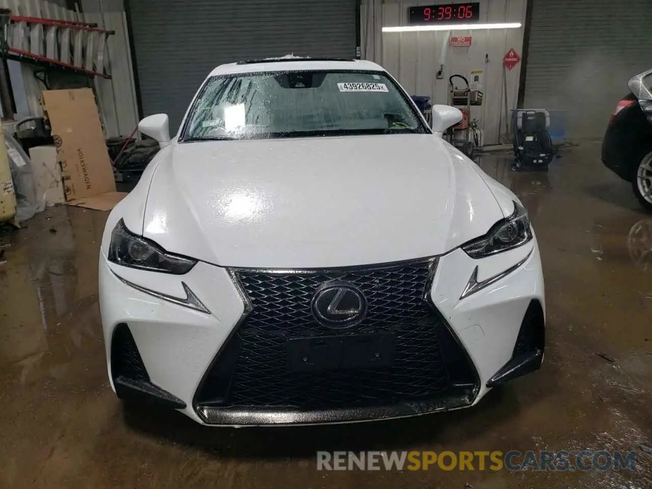 5 Фотография поврежденного автомобиля JTHC81D28K5037583 LEXUS IS 2019