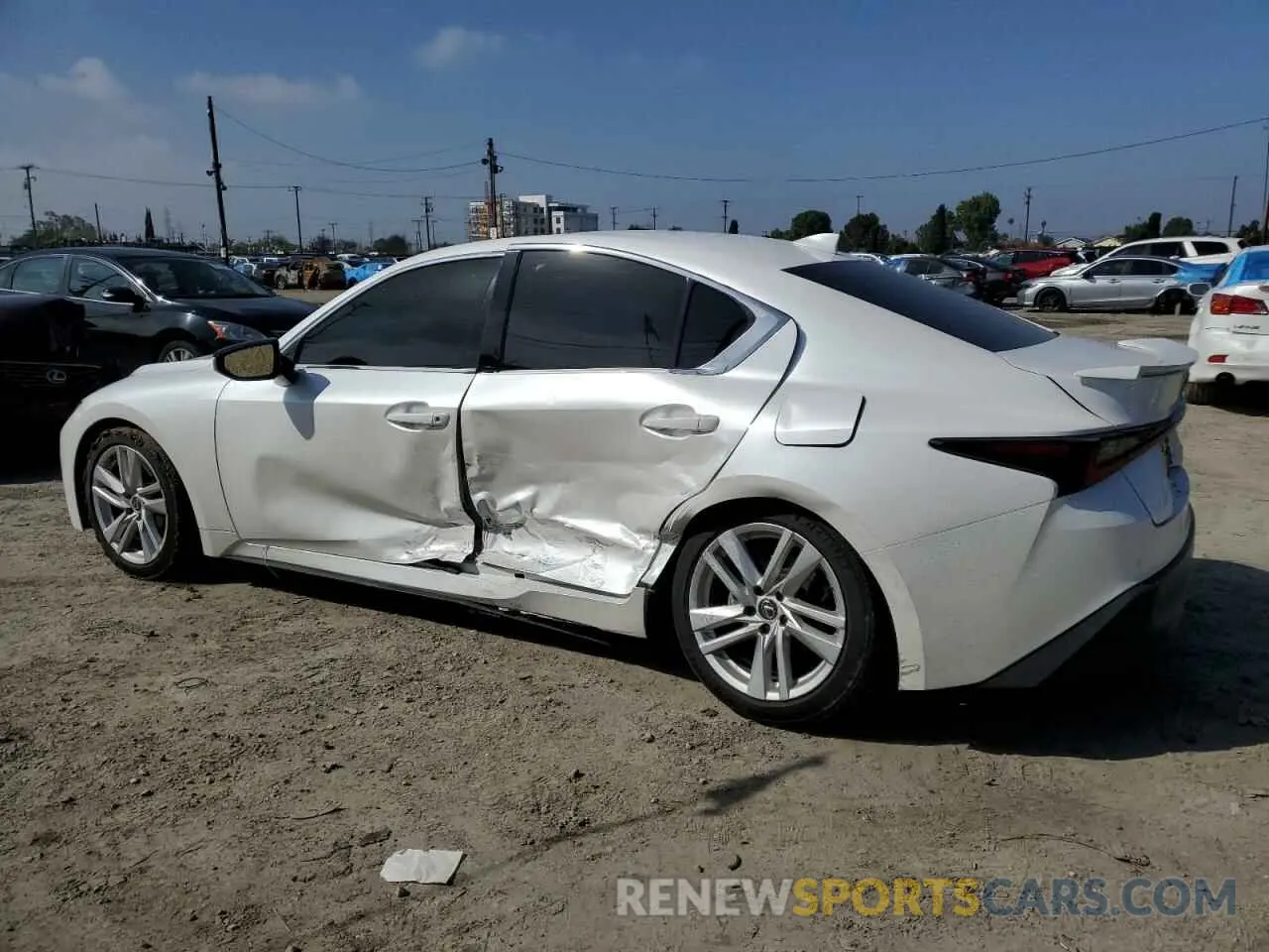 2 Фотография поврежденного автомобиля JTHCA1D29M5115814 LEXUS IS 2021