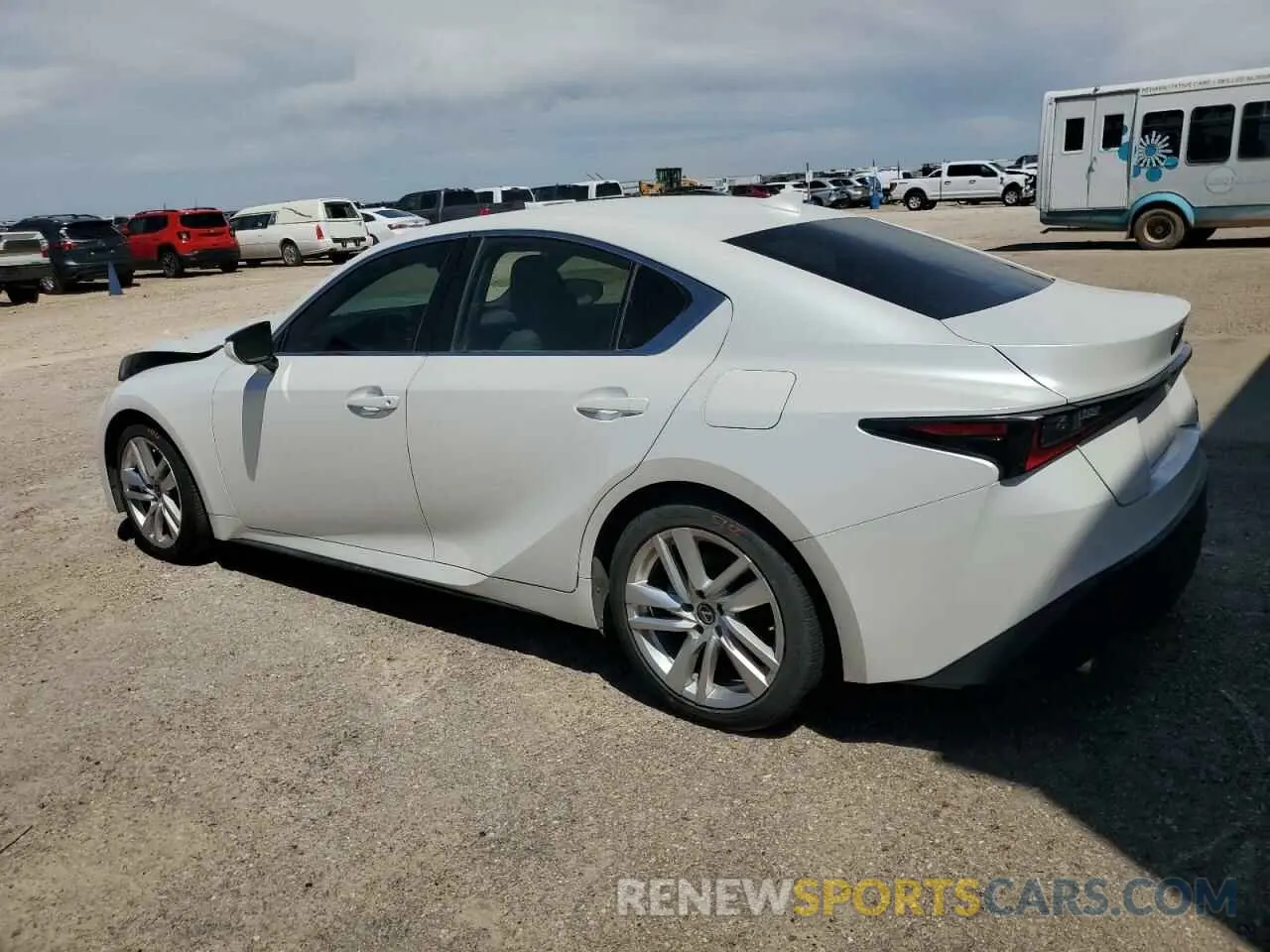 2 Фотография поврежденного автомобиля JTHCA1D29N5120674 LEXUS IS 2022