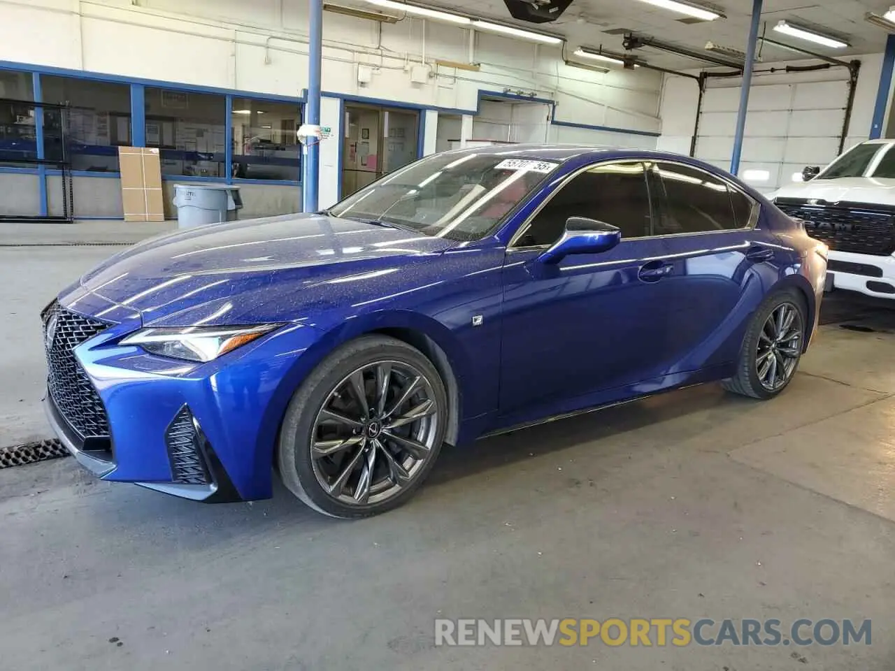 1 Фотография поврежденного автомобиля JTHG81F28N5048165 LEXUS IS 2022