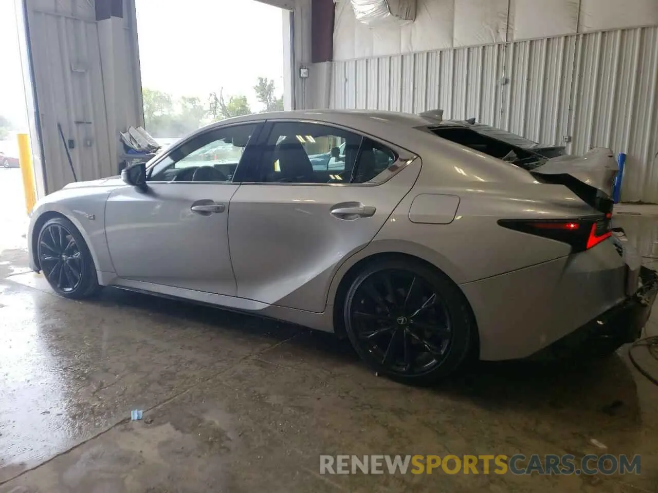 2 Фотография поврежденного автомобиля JTHGZ1B28N5049237 LEXUS IS 2022