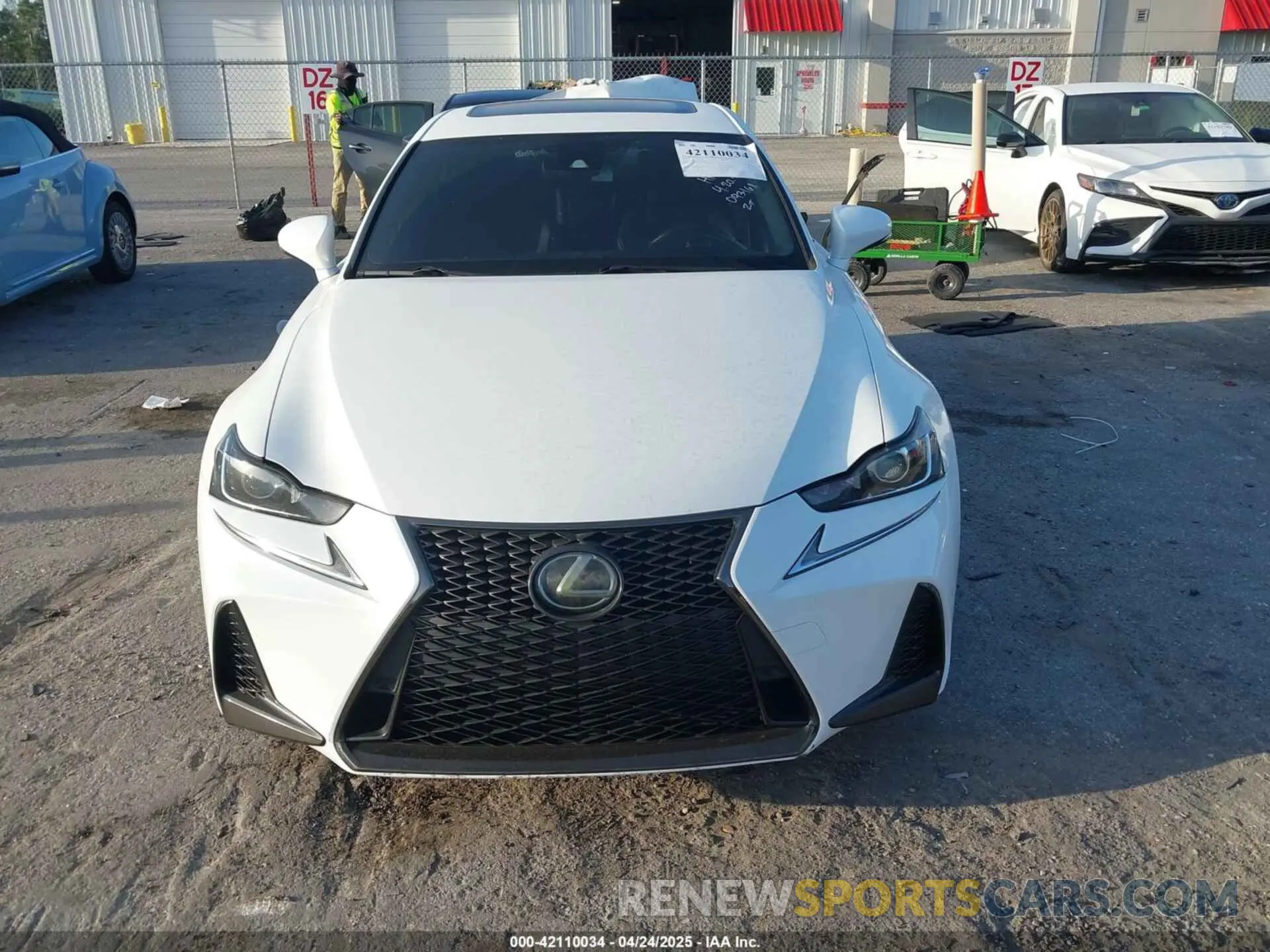 13 Фотография поврежденного автомобиля JTHBA1D21K5093168 LEXUS IS 300 2019