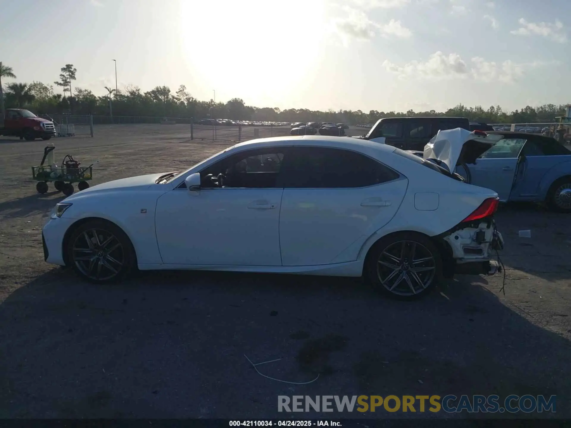 15 Фотография поврежденного автомобиля JTHBA1D21K5093168 LEXUS IS 300 2019