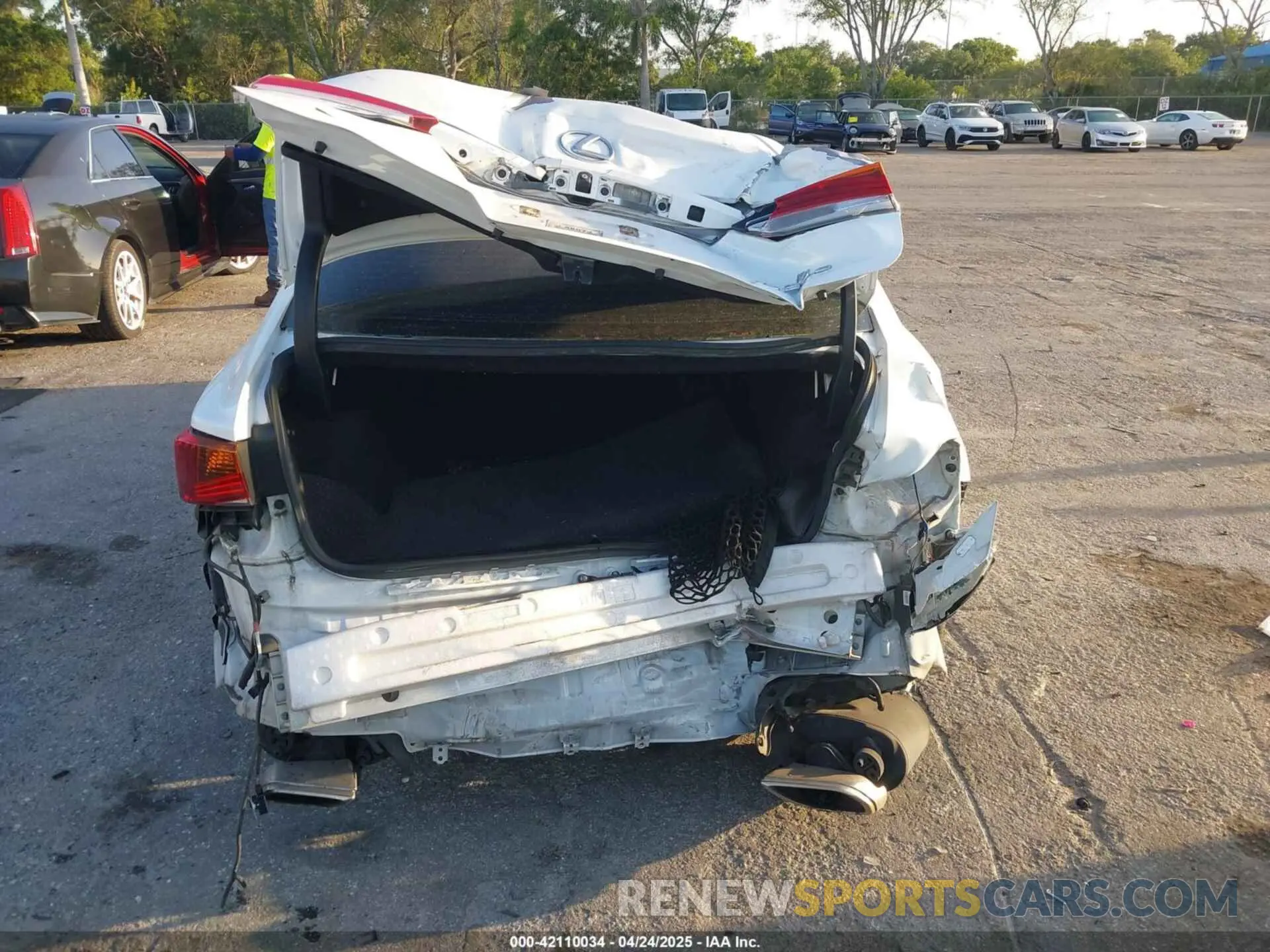 6 Фотография поврежденного автомобиля JTHBA1D21K5093168 LEXUS IS 300 2019