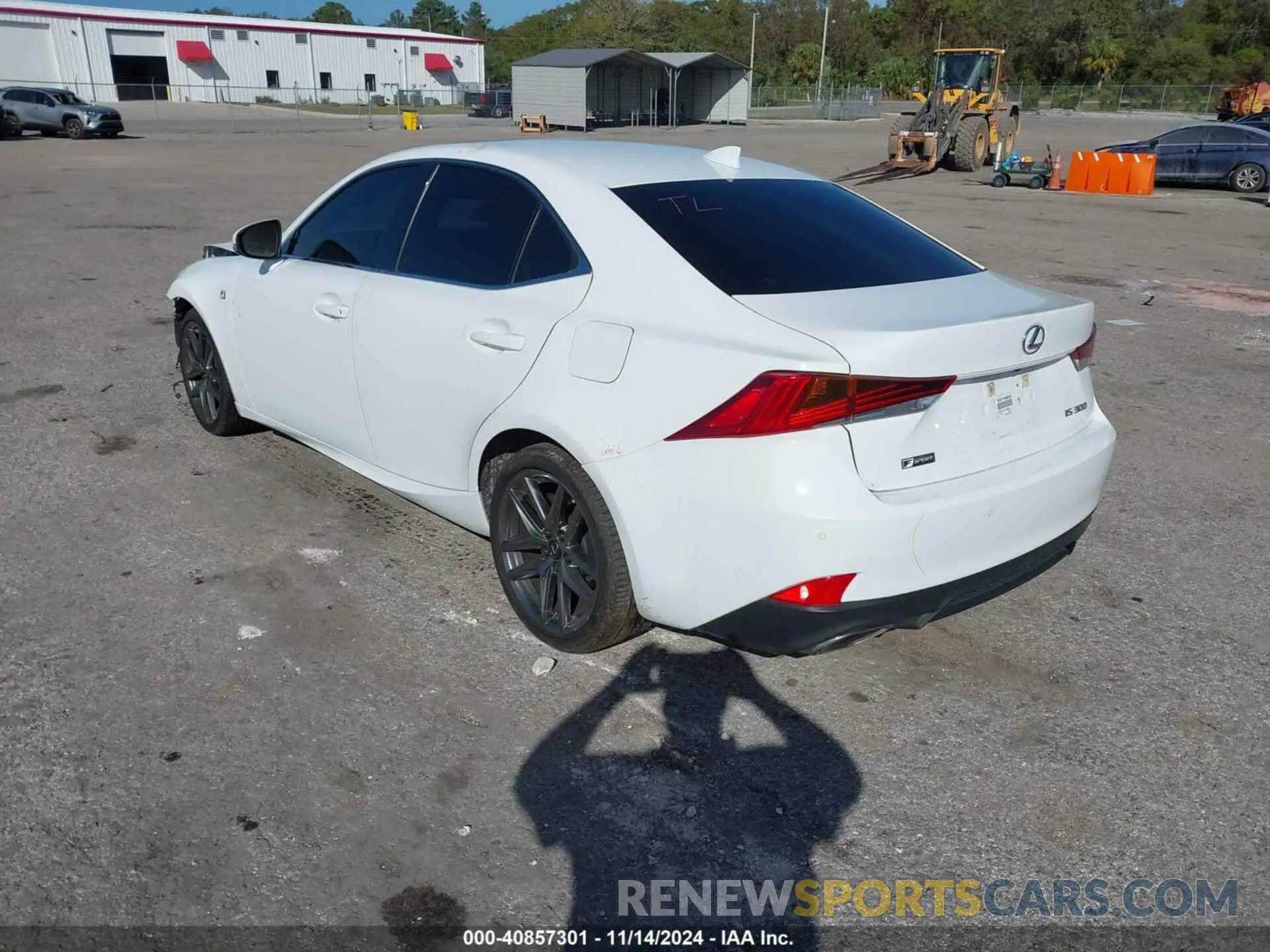 3 Фотография поврежденного автомобиля JTHBA1D21K5094546 LEXUS IS 300 2019
