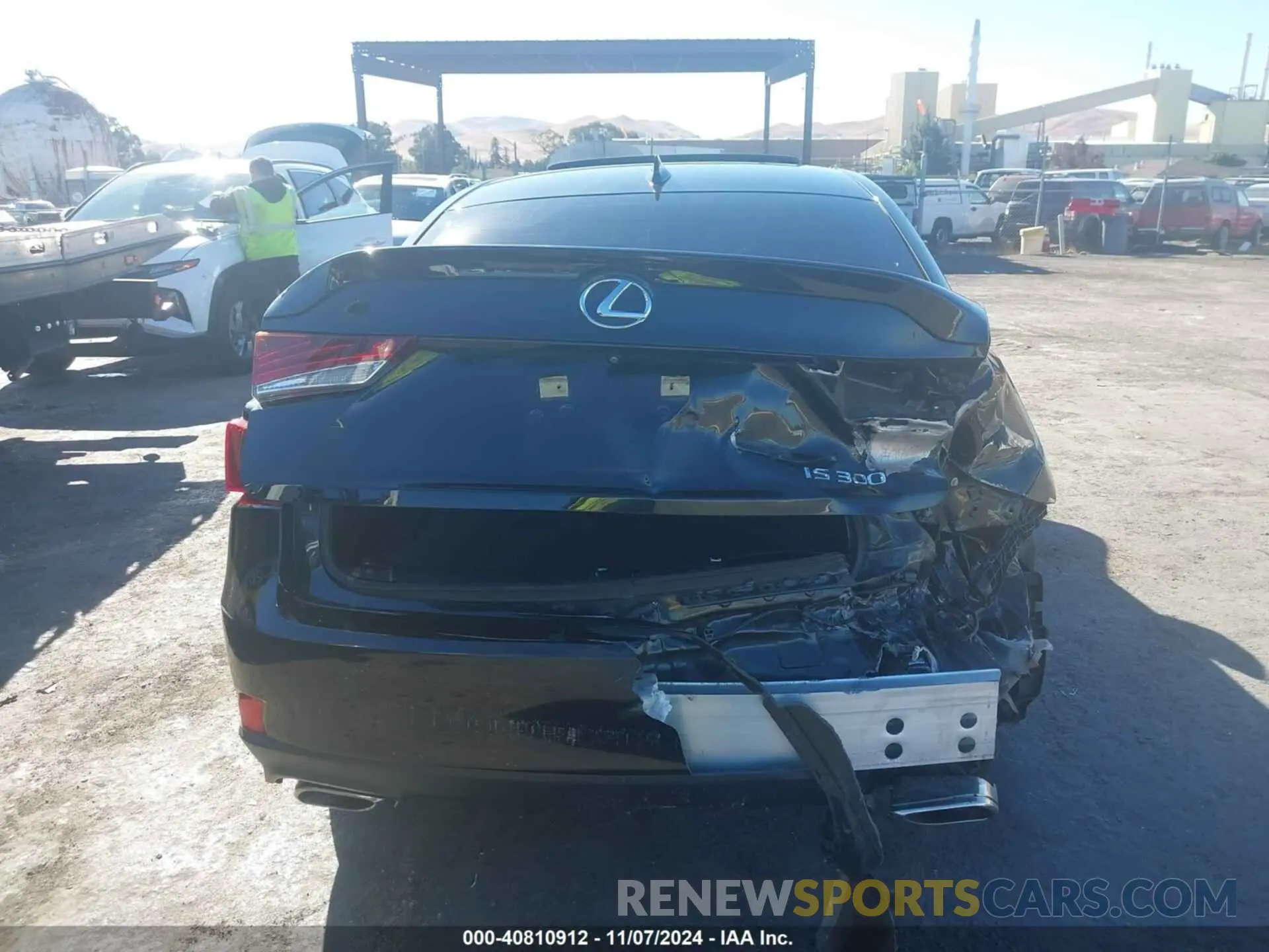 17 Фотография поврежденного автомобиля JTHBA1D23K5099666 LEXUS IS 300 2019