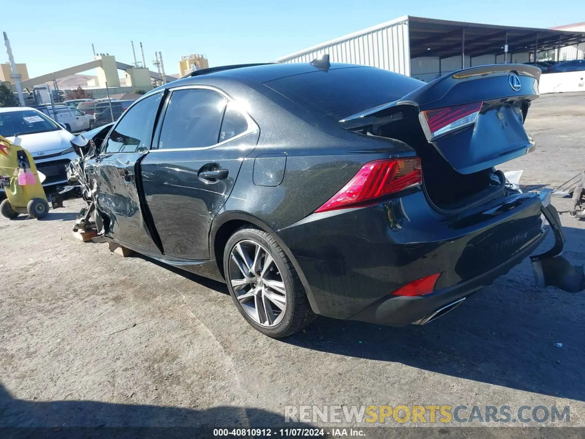3 Фотография поврежденного автомобиля JTHBA1D23K5099666 LEXUS IS 300 2019