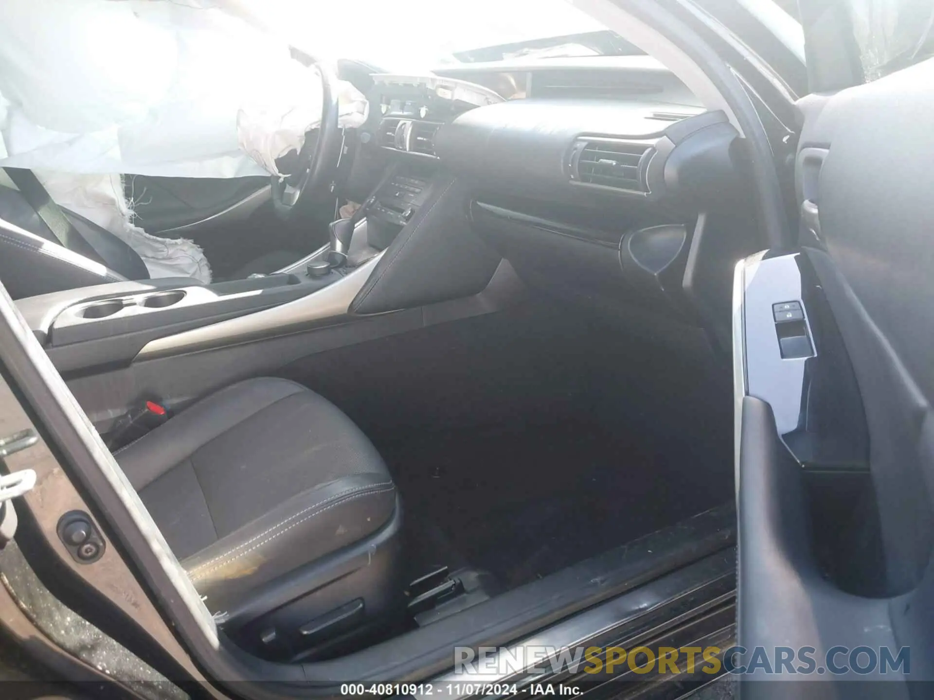5 Фотография поврежденного автомобиля JTHBA1D23K5099666 LEXUS IS 300 2019