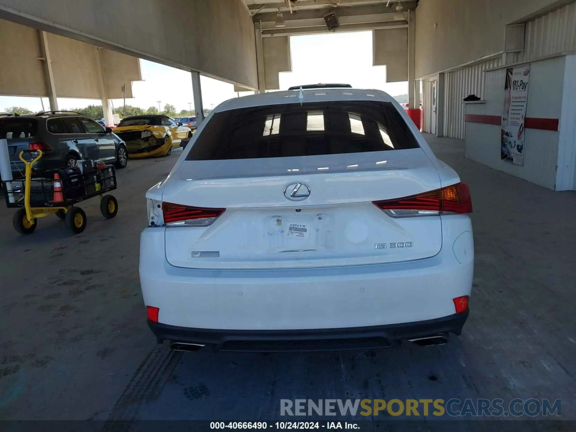 17 Фотография поврежденного автомобиля JTHBA1D26K5090878 LEXUS IS 300 2019
