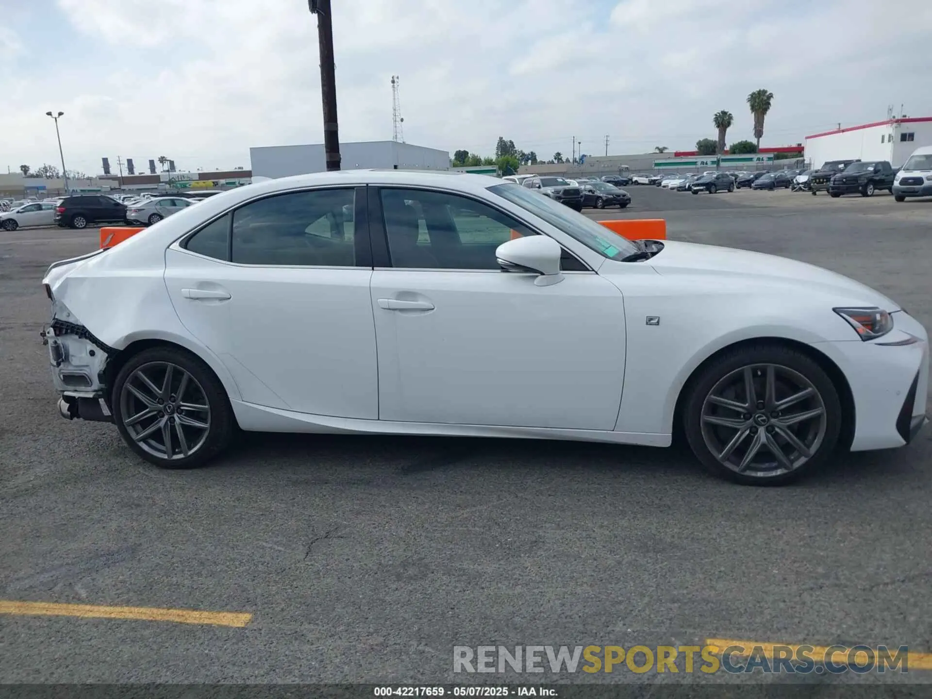 13 Фотография поврежденного автомобиля JTHBA1D28K5099436 LEXUS IS 300 2019