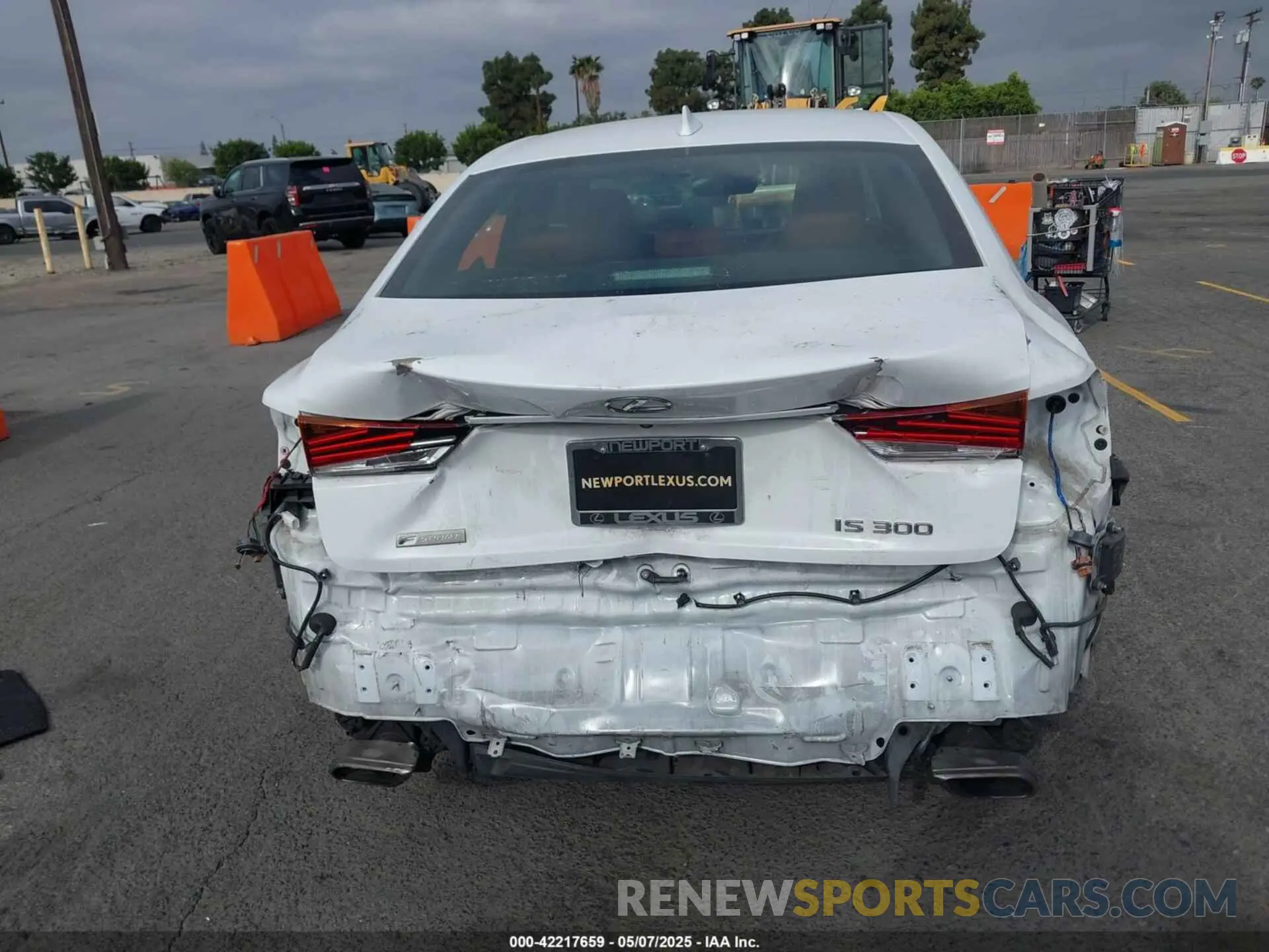 16 Фотография поврежденного автомобиля JTHBA1D28K5099436 LEXUS IS 300 2019