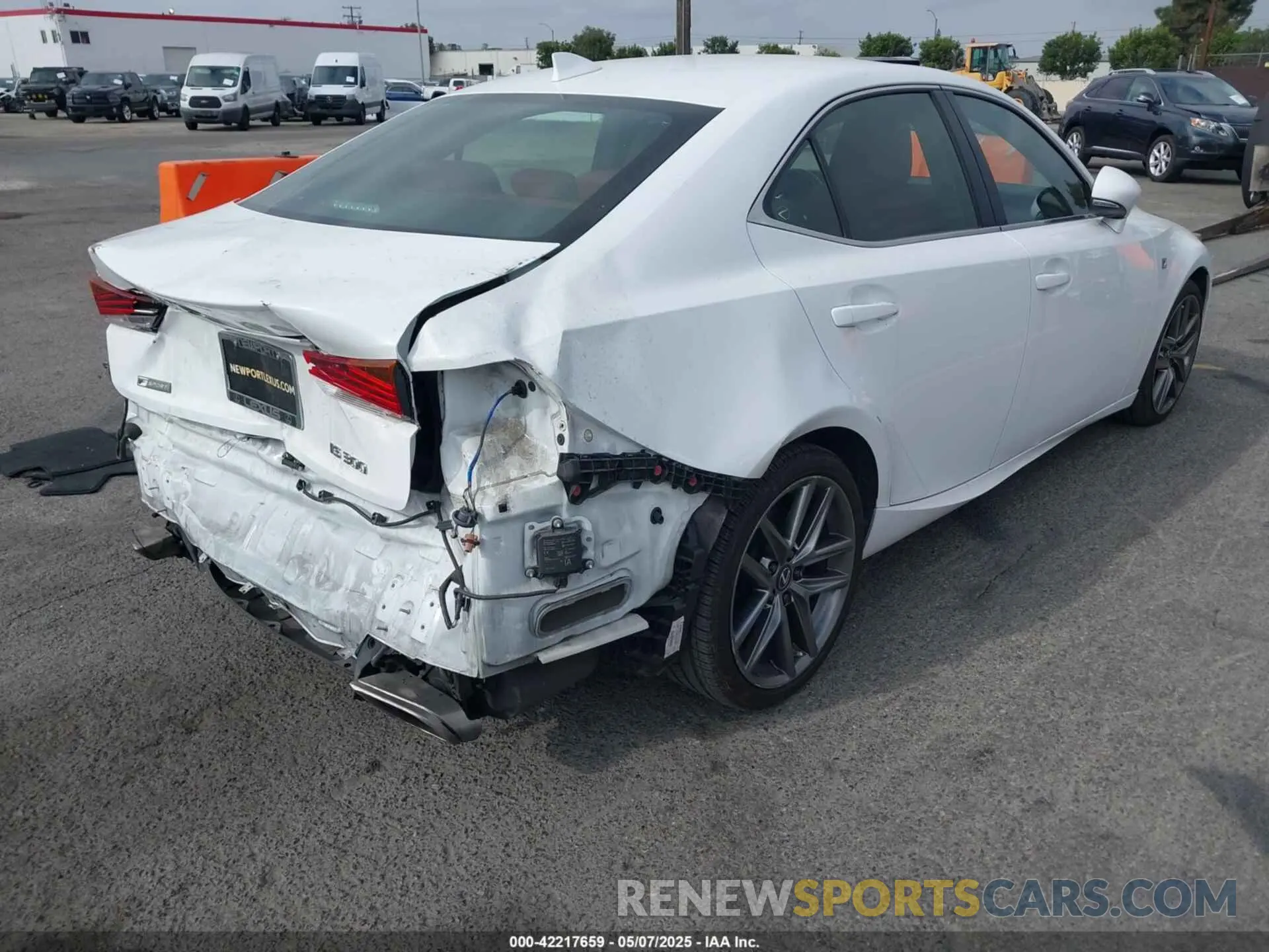 4 Фотография поврежденного автомобиля JTHBA1D28K5099436 LEXUS IS 300 2019