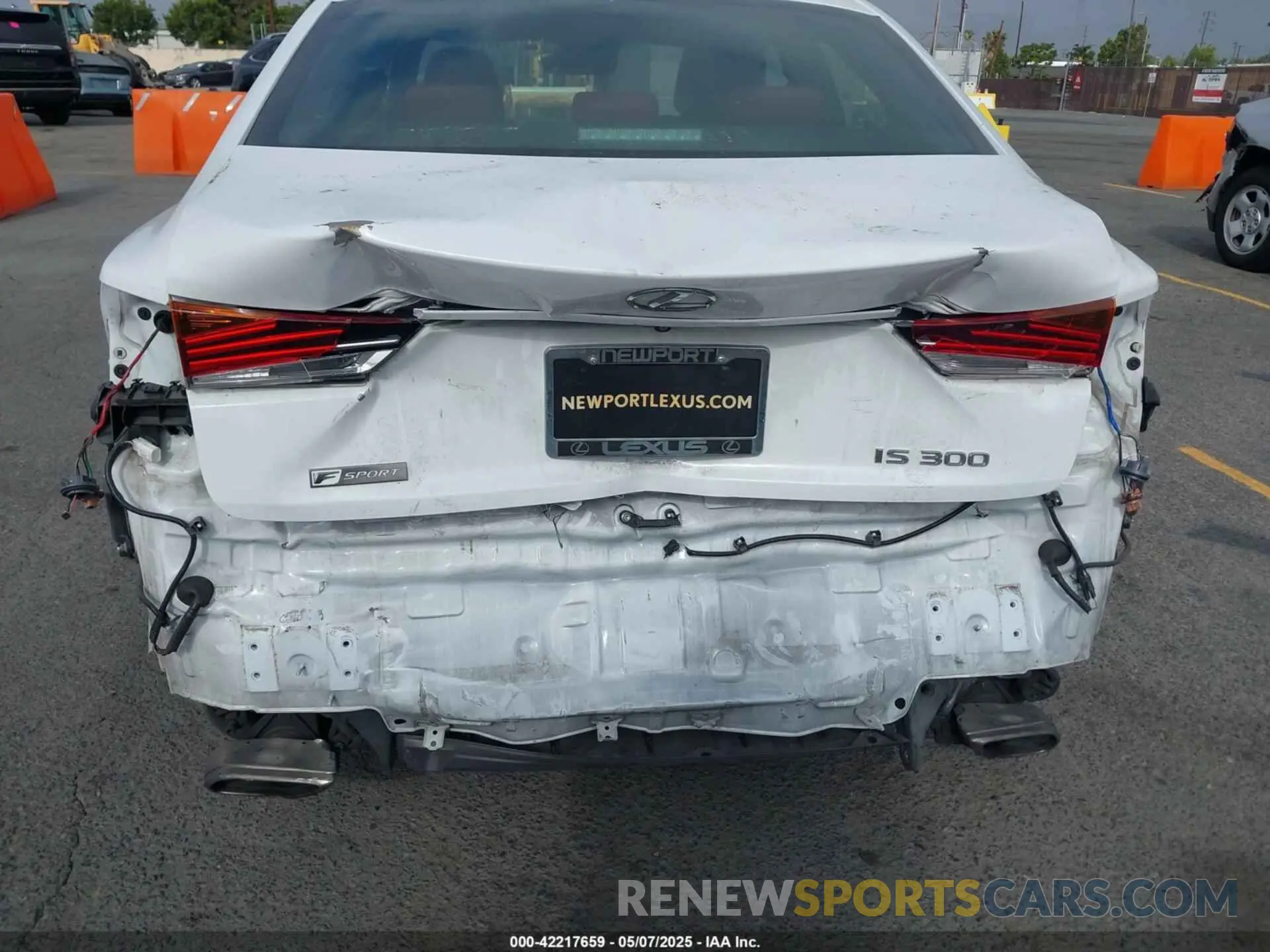 6 Фотография поврежденного автомобиля JTHBA1D28K5099436 LEXUS IS 300 2019