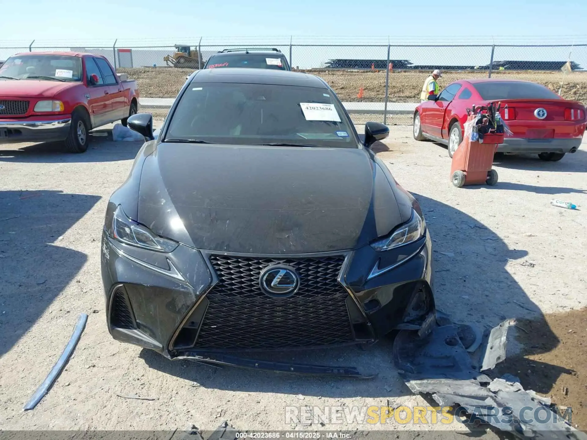 12 Фотография поврежденного автомобиля JTHC81D20K5038906 LEXUS IS 300 2019