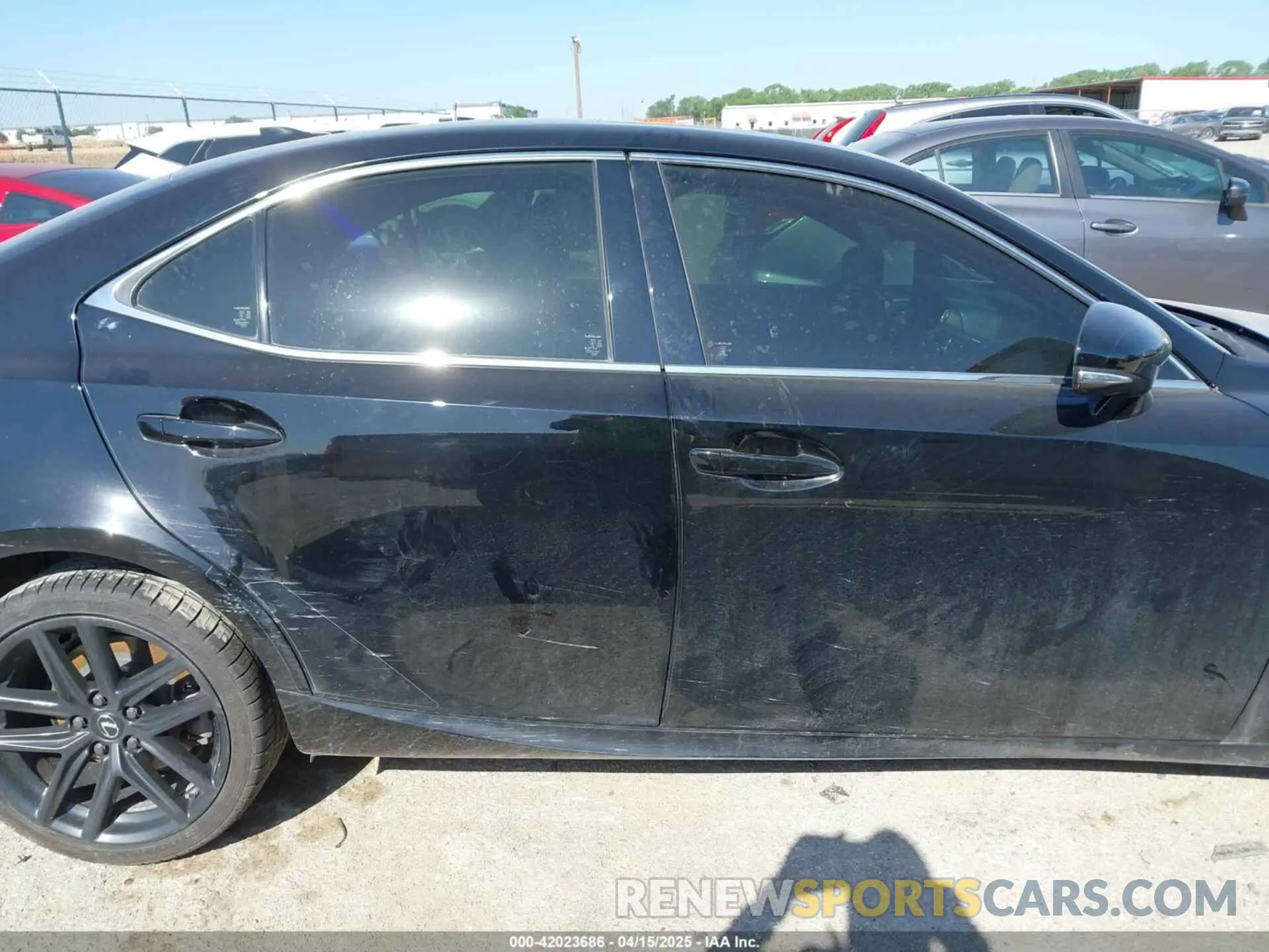13 Фотография поврежденного автомобиля JTHC81D20K5038906 LEXUS IS 300 2019