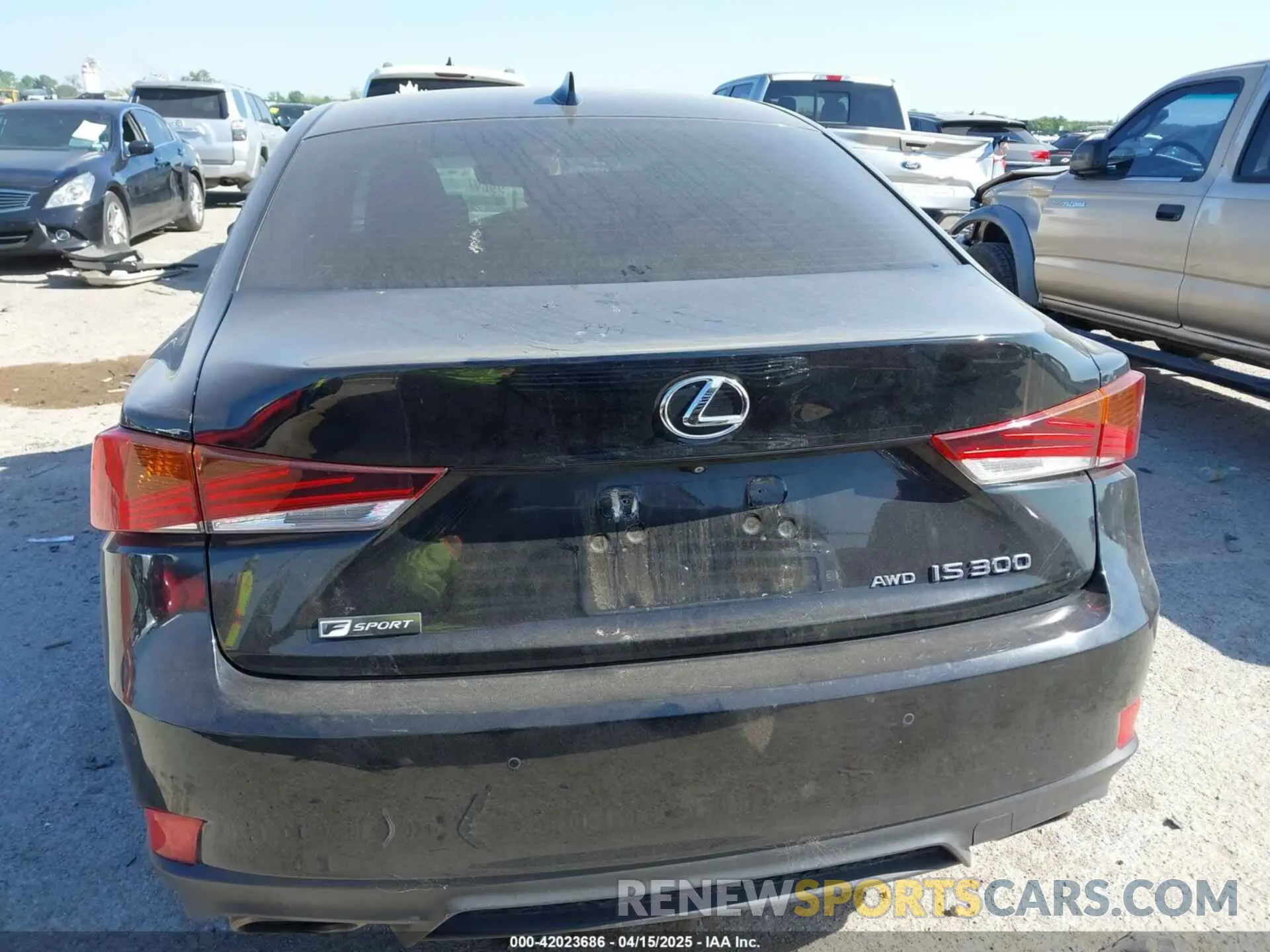 16 Фотография поврежденного автомобиля JTHC81D20K5038906 LEXUS IS 300 2019