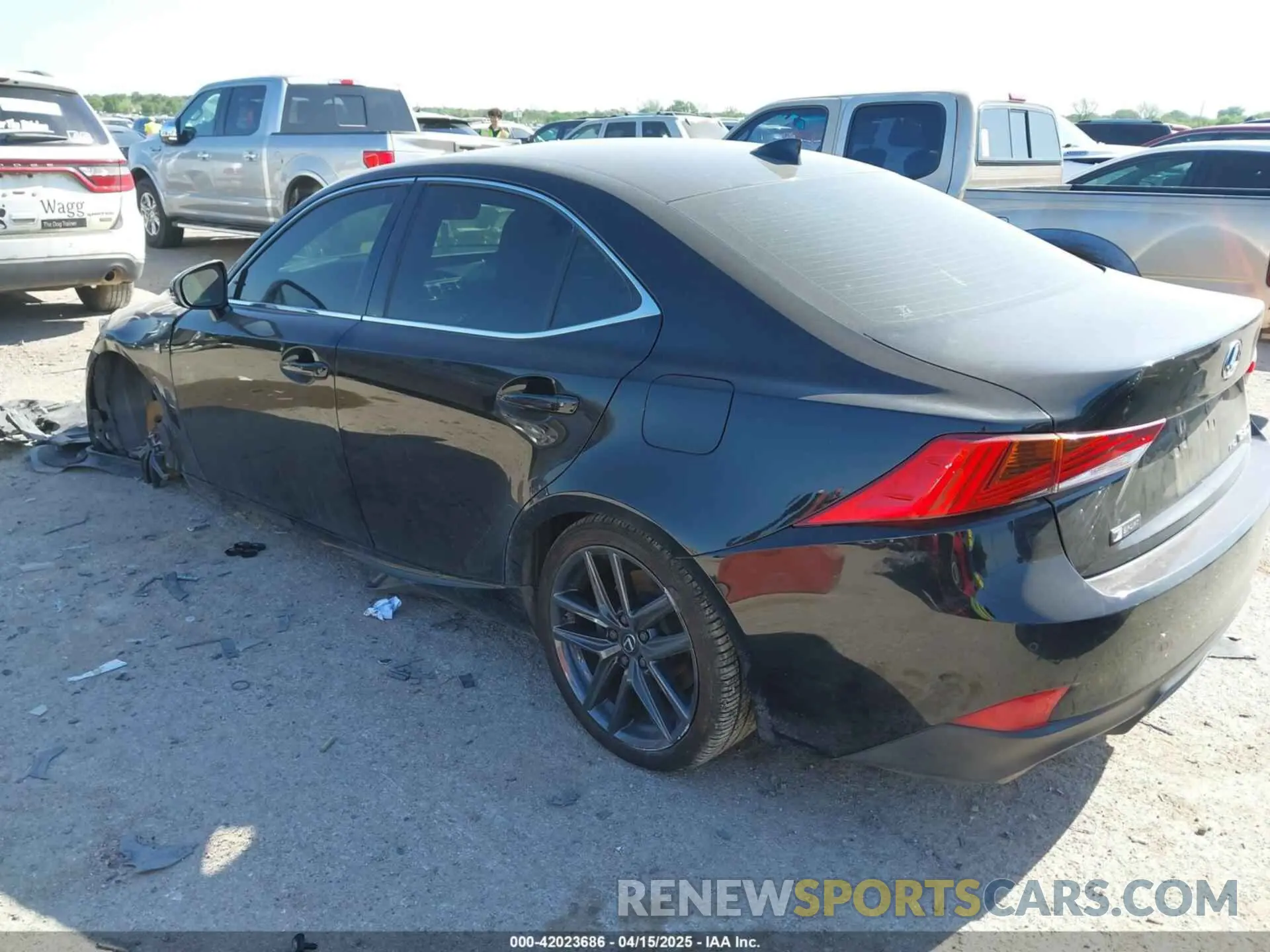 3 Фотография поврежденного автомобиля JTHC81D20K5038906 LEXUS IS 300 2019