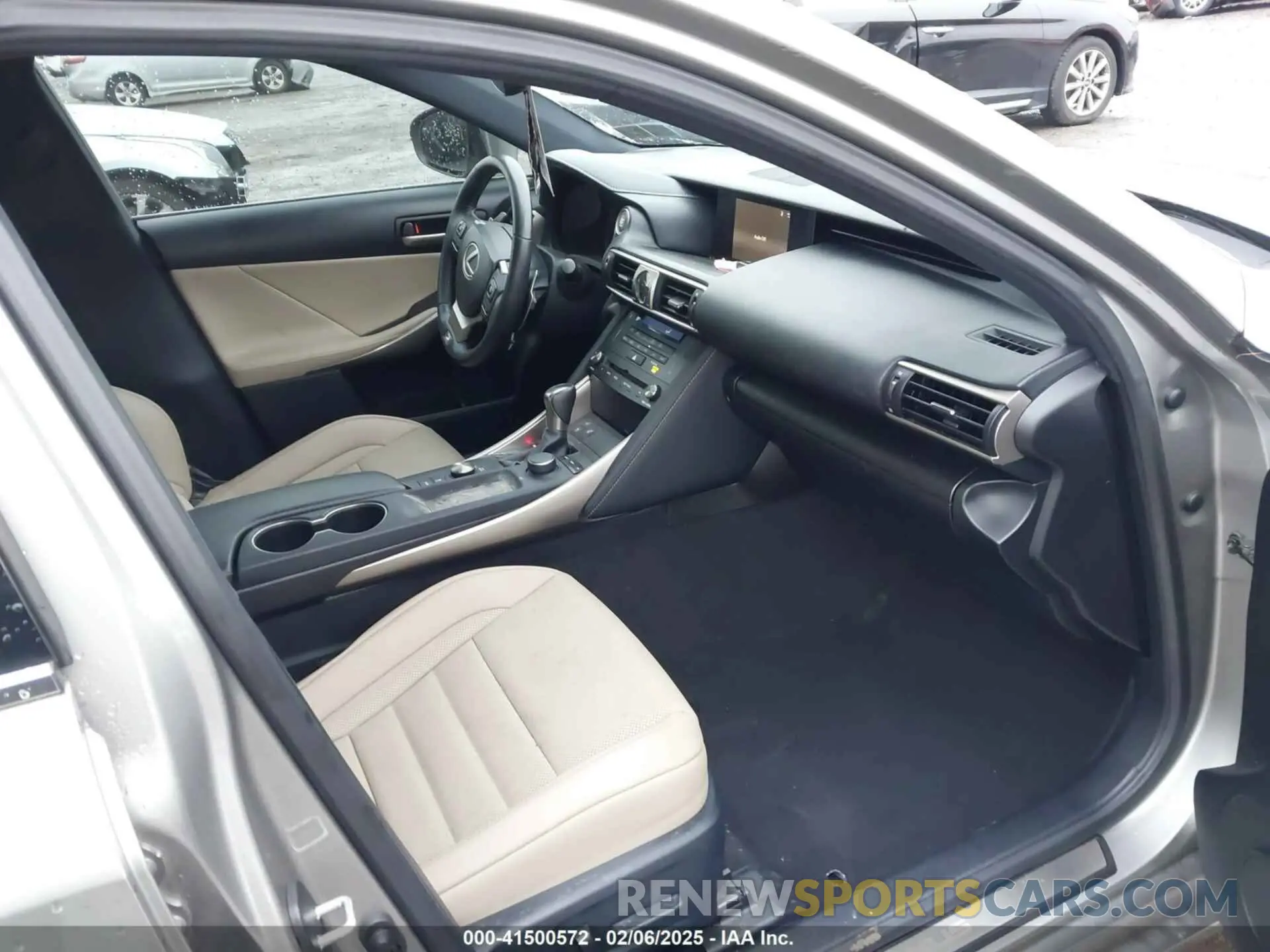5 Фотография поврежденного автомобиля JTHC81D25K5036536 LEXUS IS 300 2019