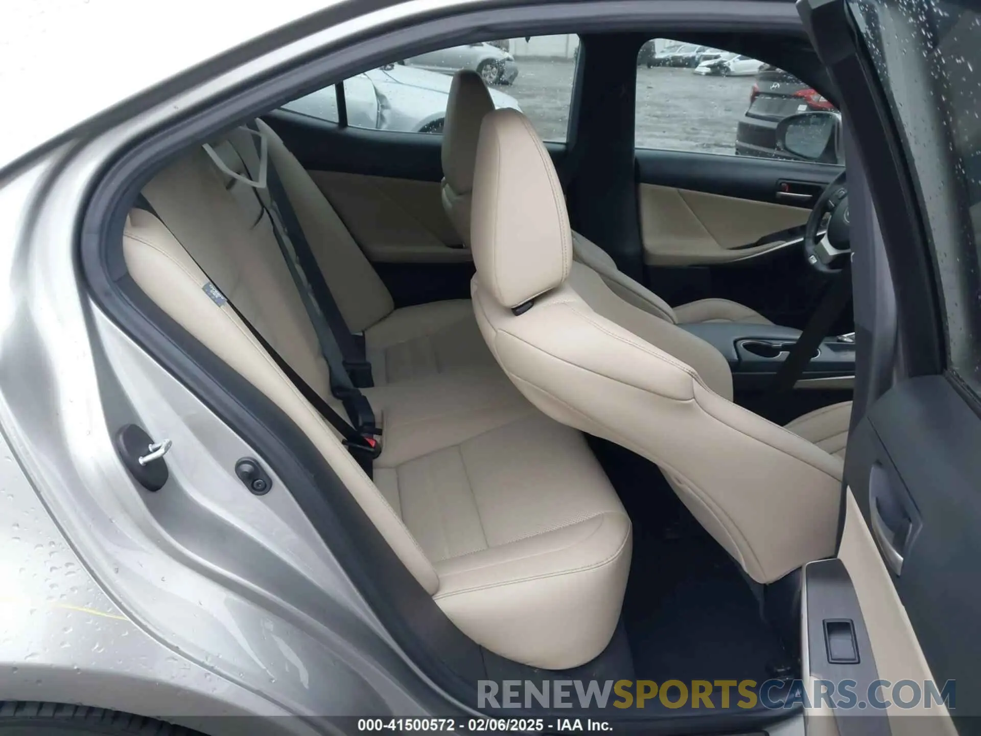 8 Фотография поврежденного автомобиля JTHC81D25K5036536 LEXUS IS 300 2019