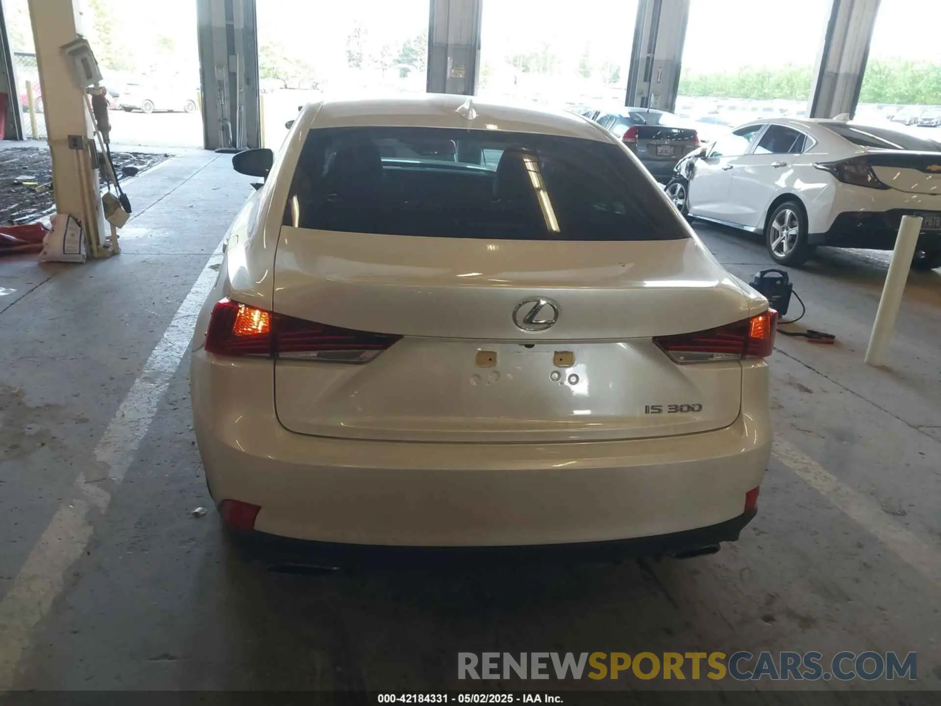 17 Фотография поврежденного автомобиля JTHAA1D27L5108964 LEXUS IS 300 2020