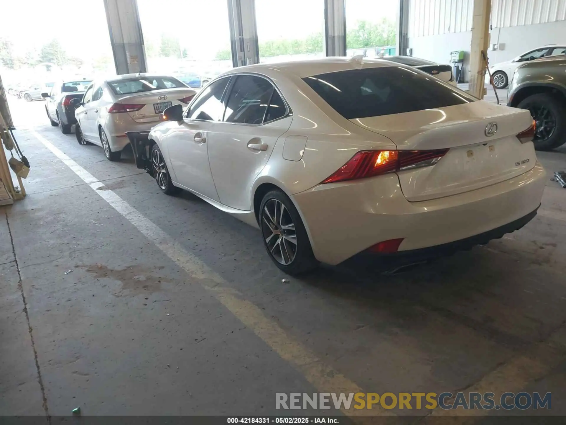 3 Фотография поврежденного автомобиля JTHAA1D27L5108964 LEXUS IS 300 2020